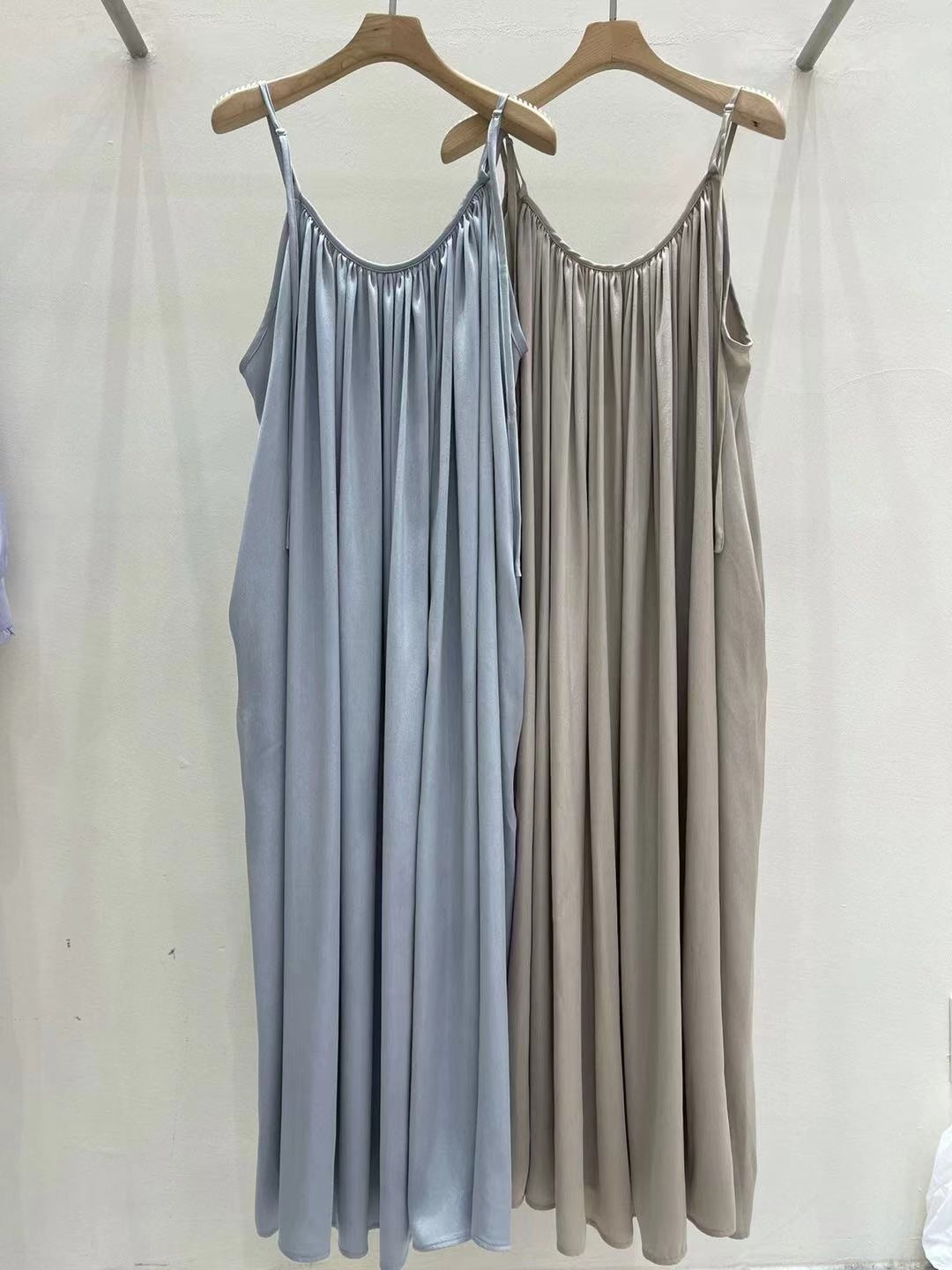 光澤抓皺細肩帶洋裝