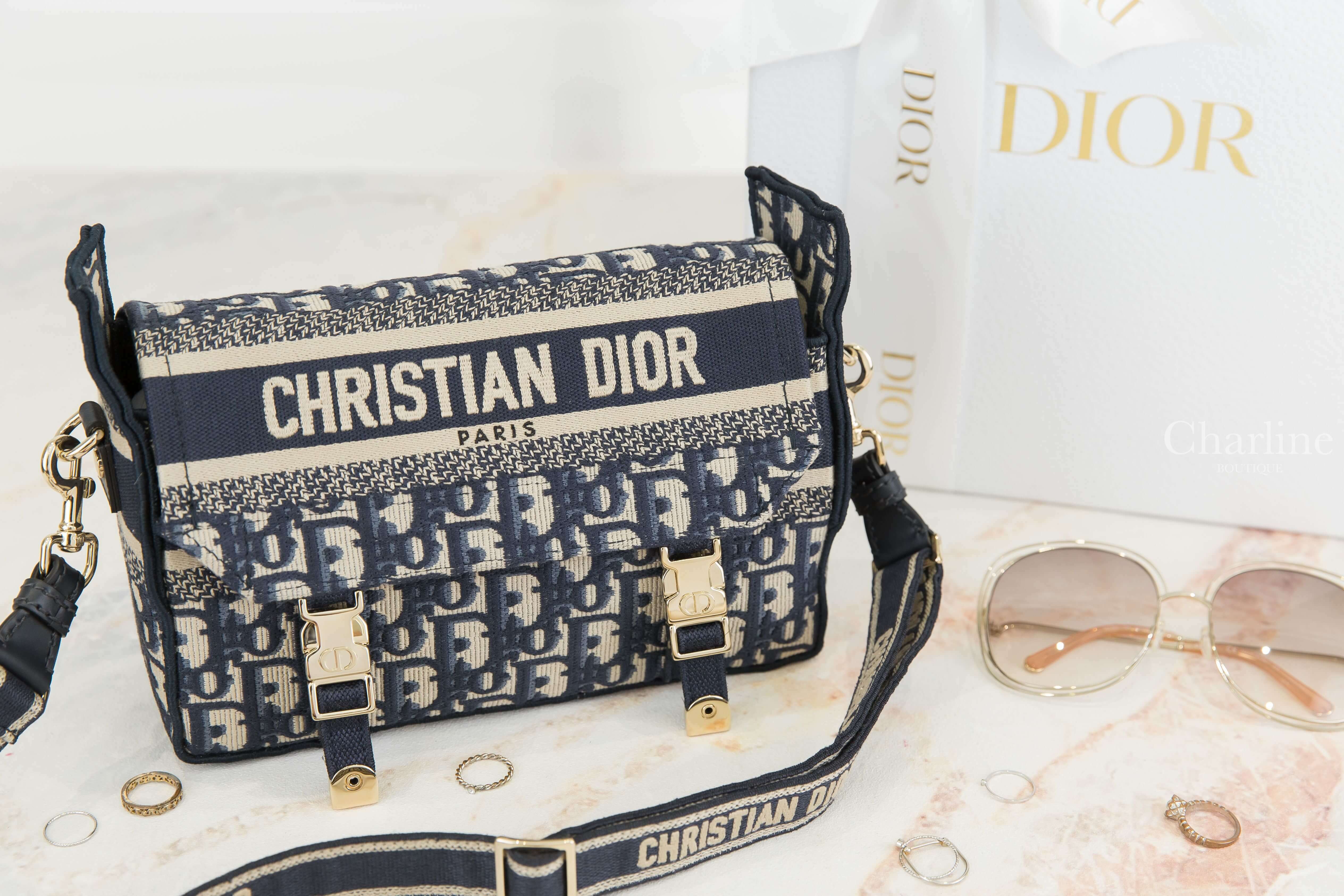 Dior Small Diorcamp Bag 深藍色復古老花帆布金釦刺繡皮革背帶小型肩背包-Charline Boutique 精品代購