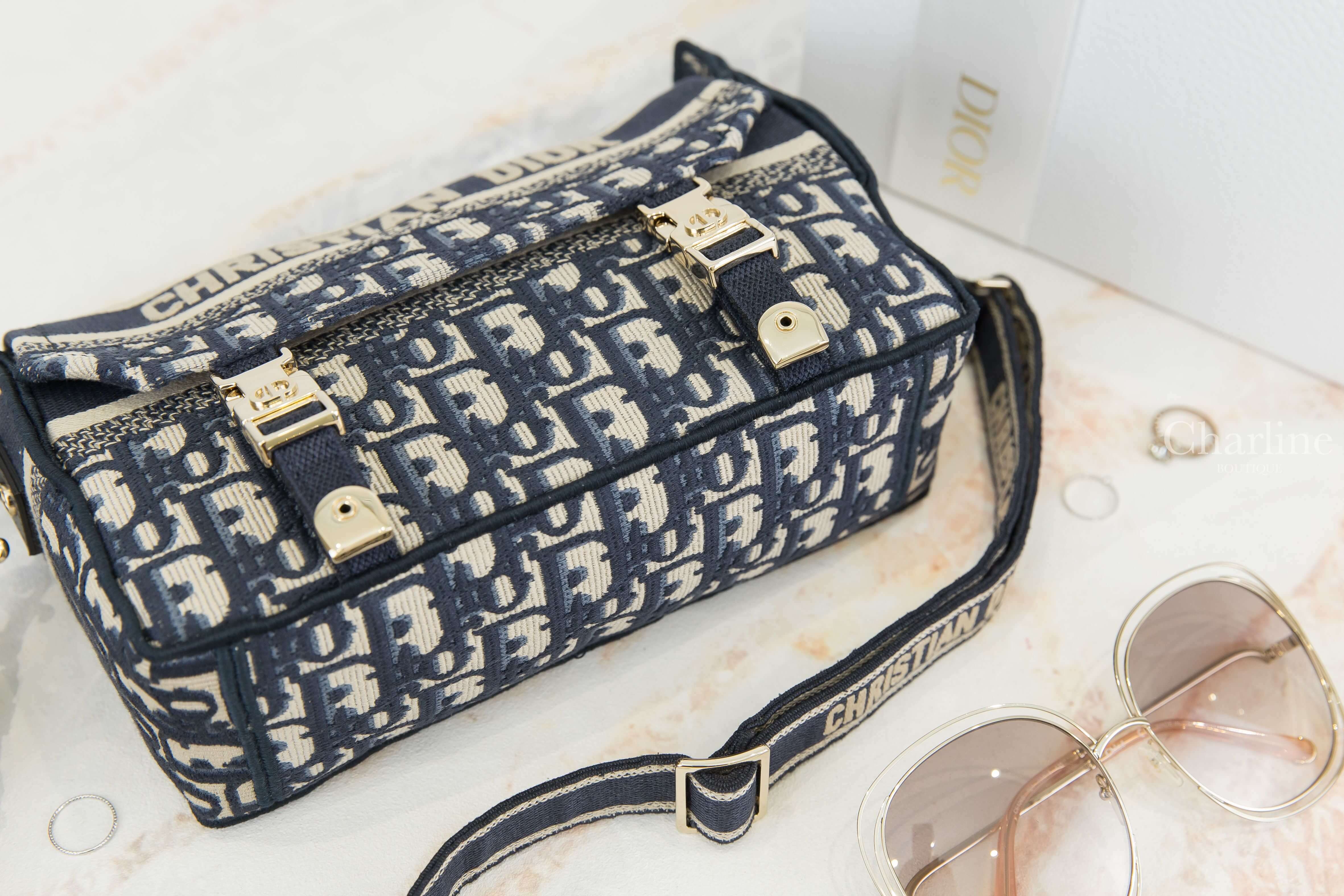 Dior Small Diorcamp Bag 深藍色復古老花帆布金釦刺繡皮革背帶小型肩背包-Charline Boutique 精品代購