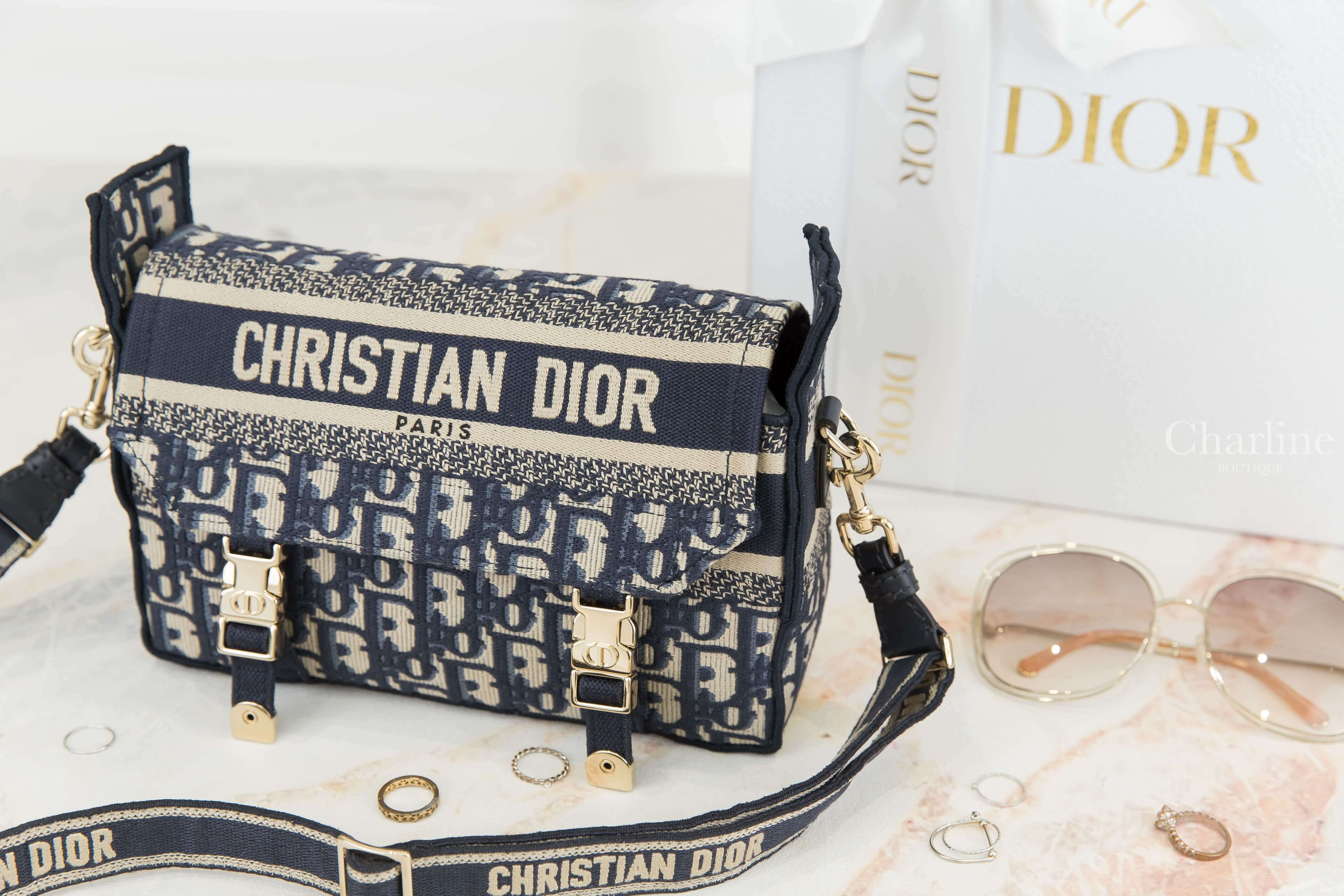 Dior Small Diorcamp Bag 深藍色復古老花帆布金釦刺繡皮革背帶小型肩背包-Charline Boutique 精品代購