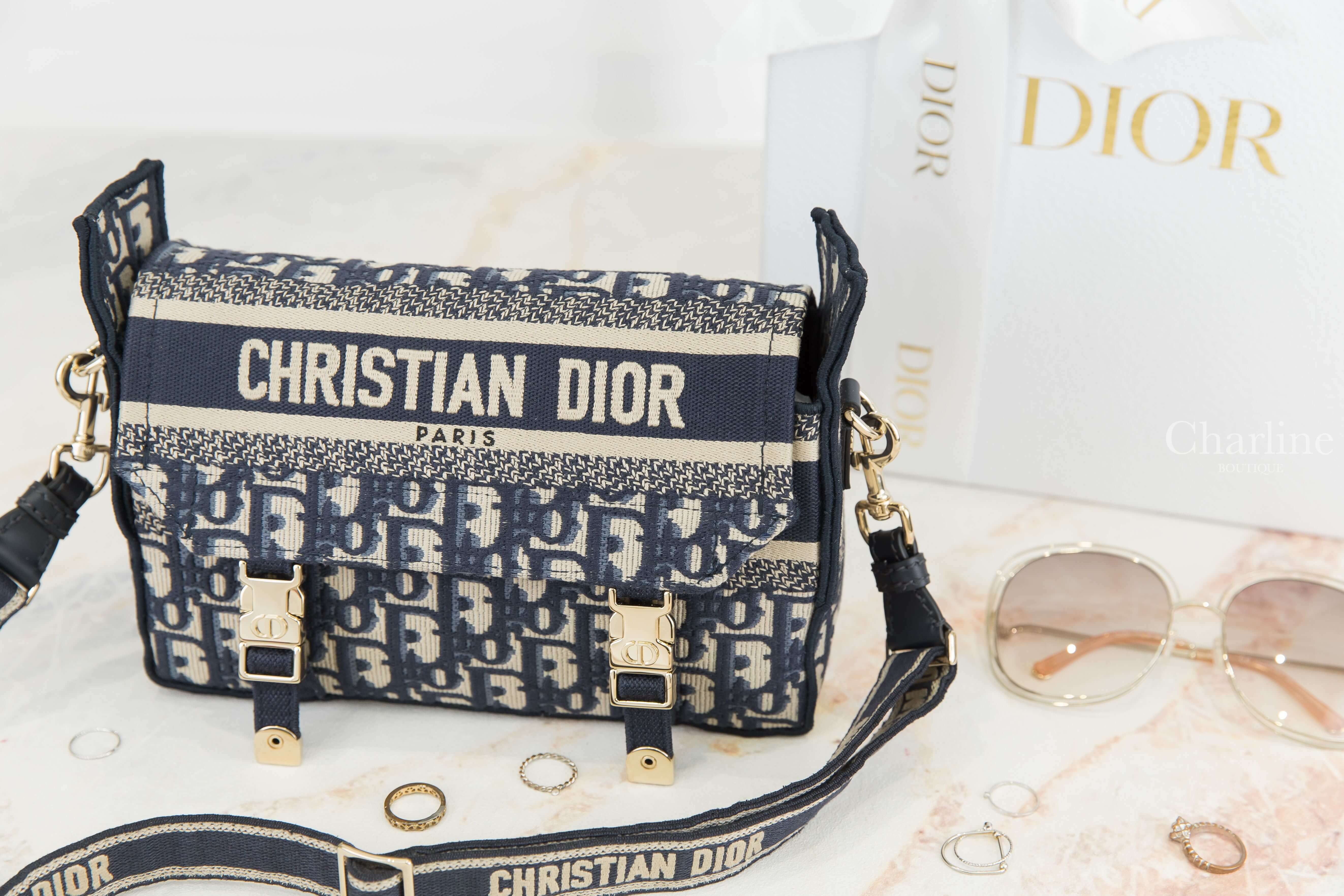 Dior Small Diorcamp Bag 深藍色復古老花帆布金釦刺繡皮革背帶小型肩背包-Charline Boutique 精品代購