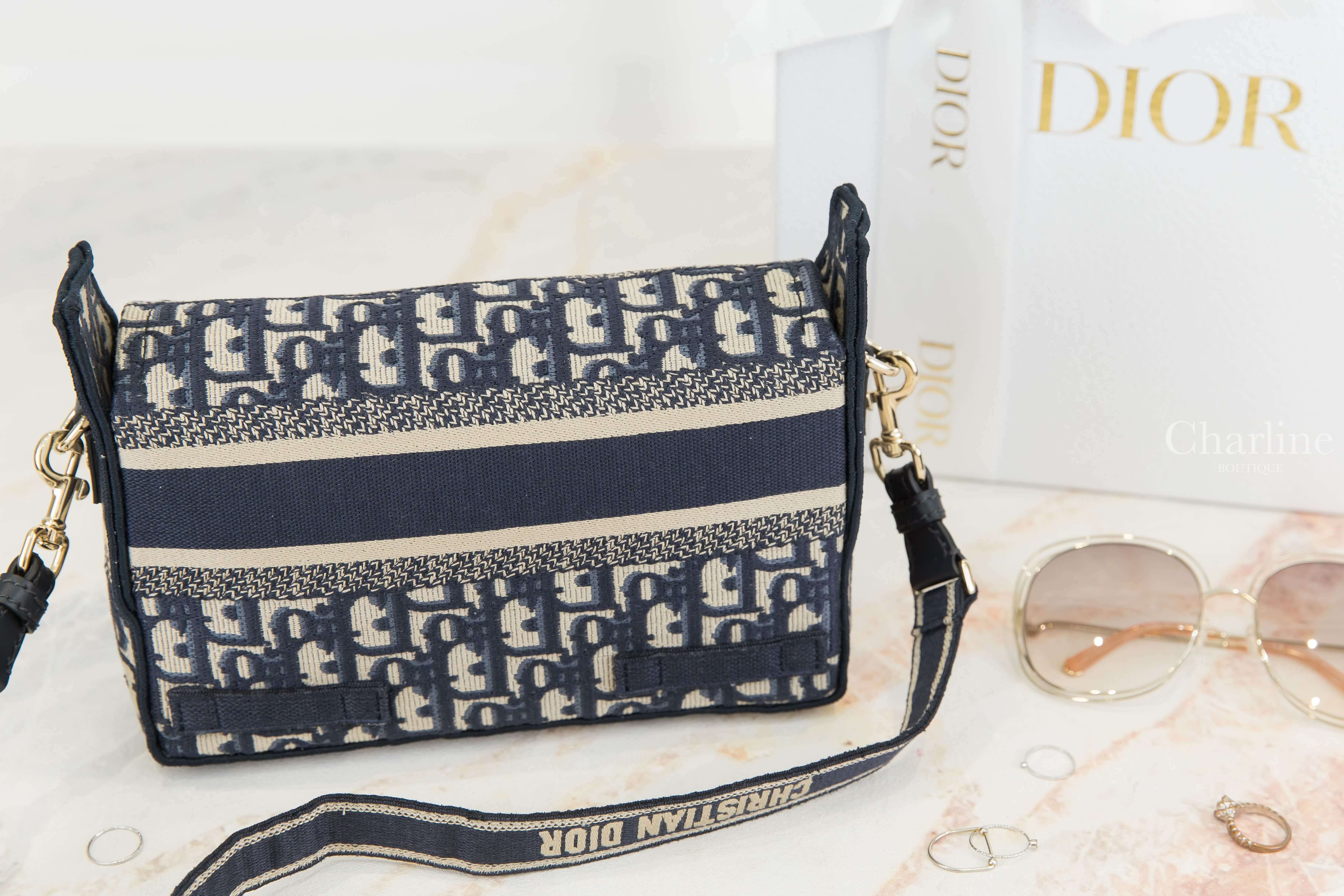 Dior Small Diorcamp Bag 深藍色復古老花帆布金釦刺繡皮革背帶小型肩背包-Charline Boutique 精品代購