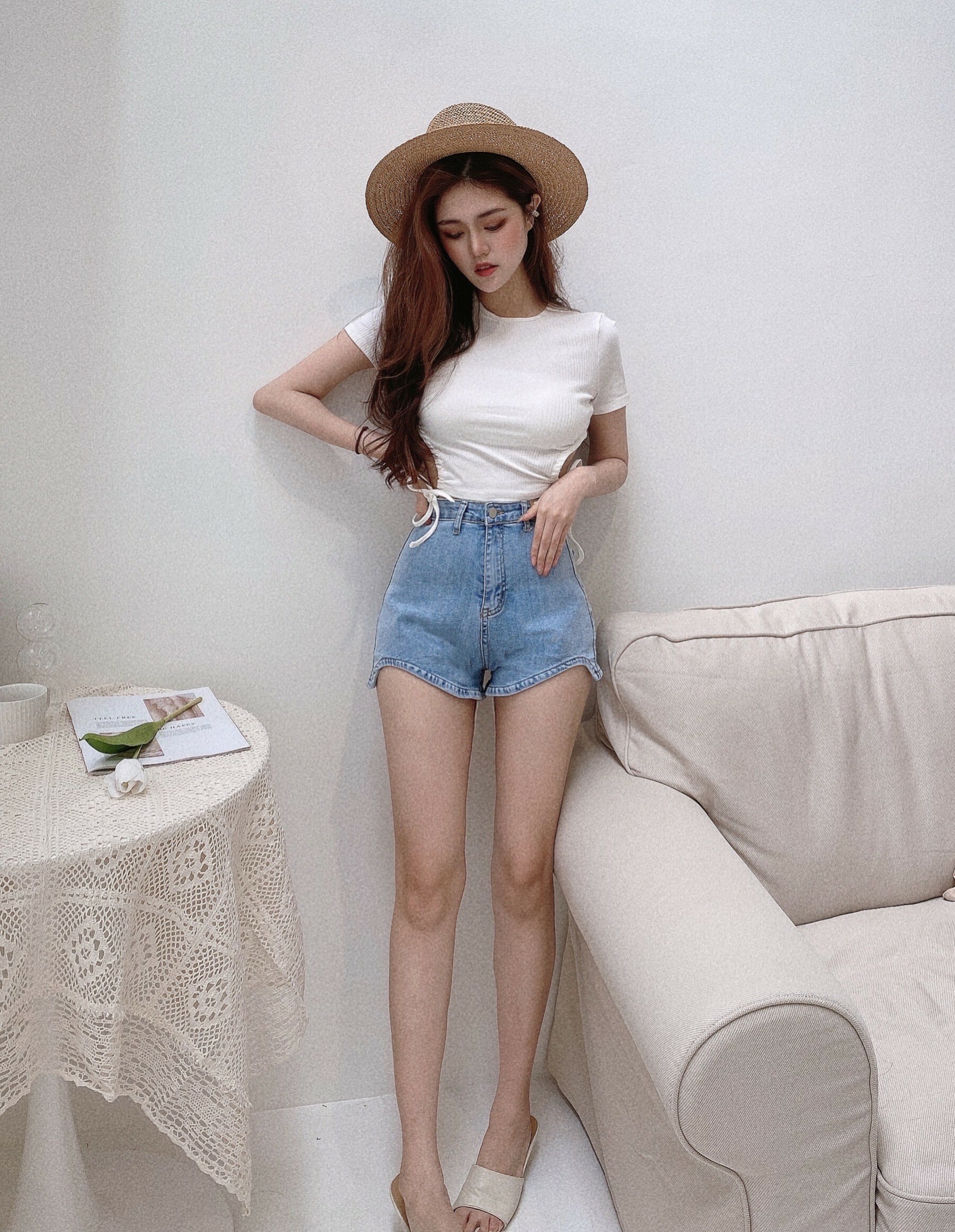 皮標W弧線牛仔短褲/三色