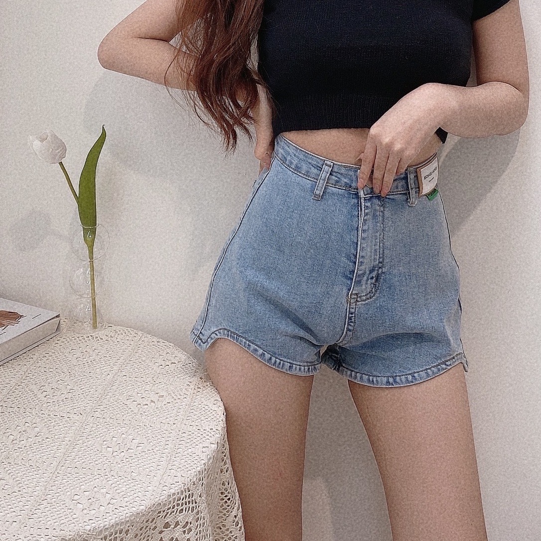 皮標W弧線牛仔短褲/三色