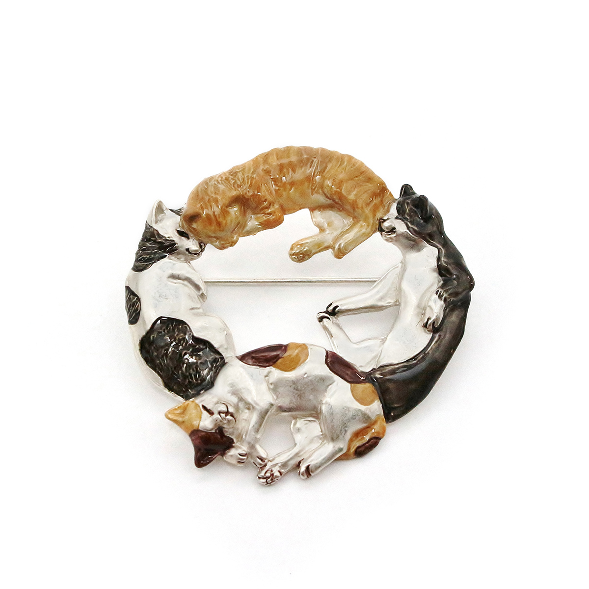 三隻貓咪心口針