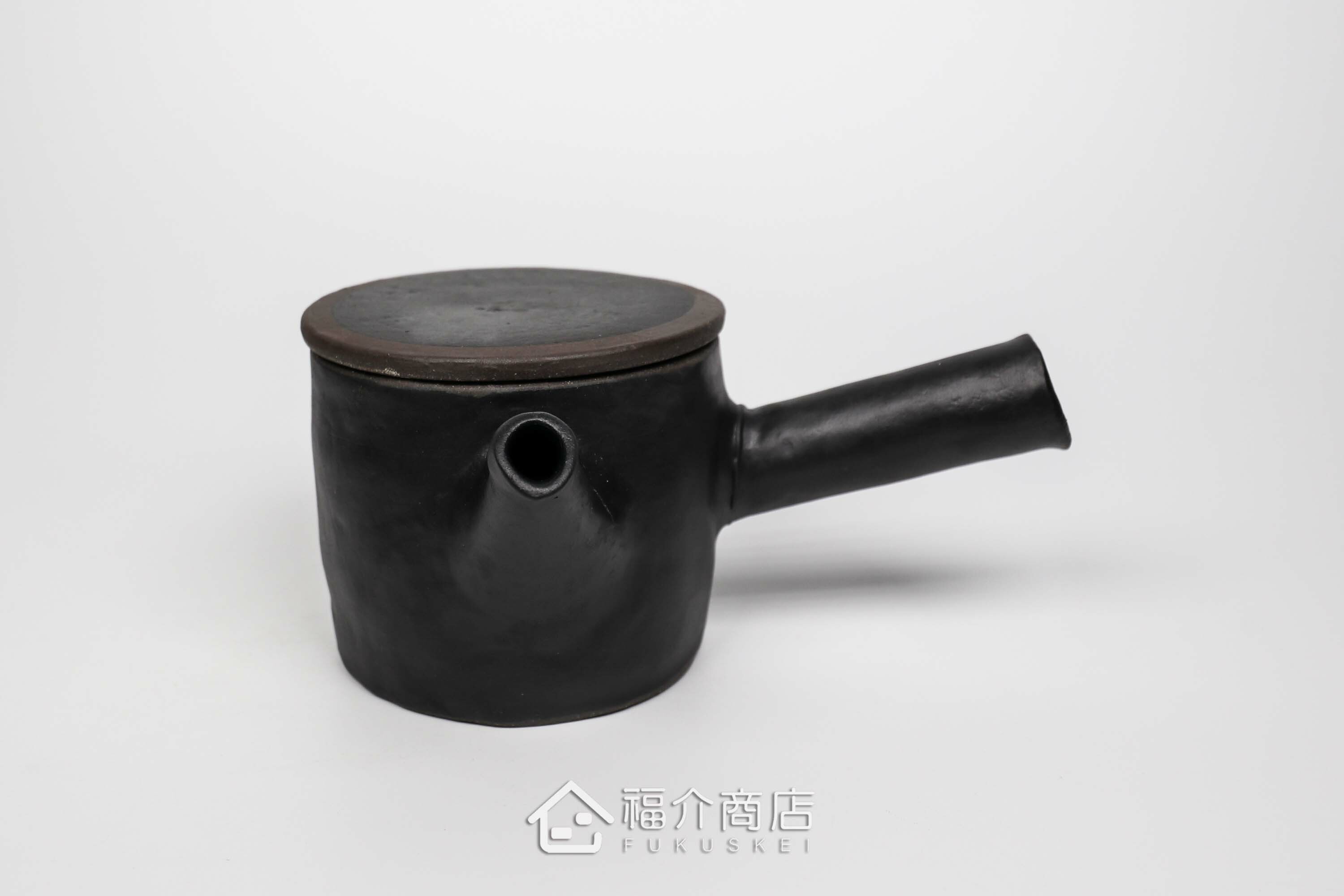 泡茶用的黑色陶茶壺