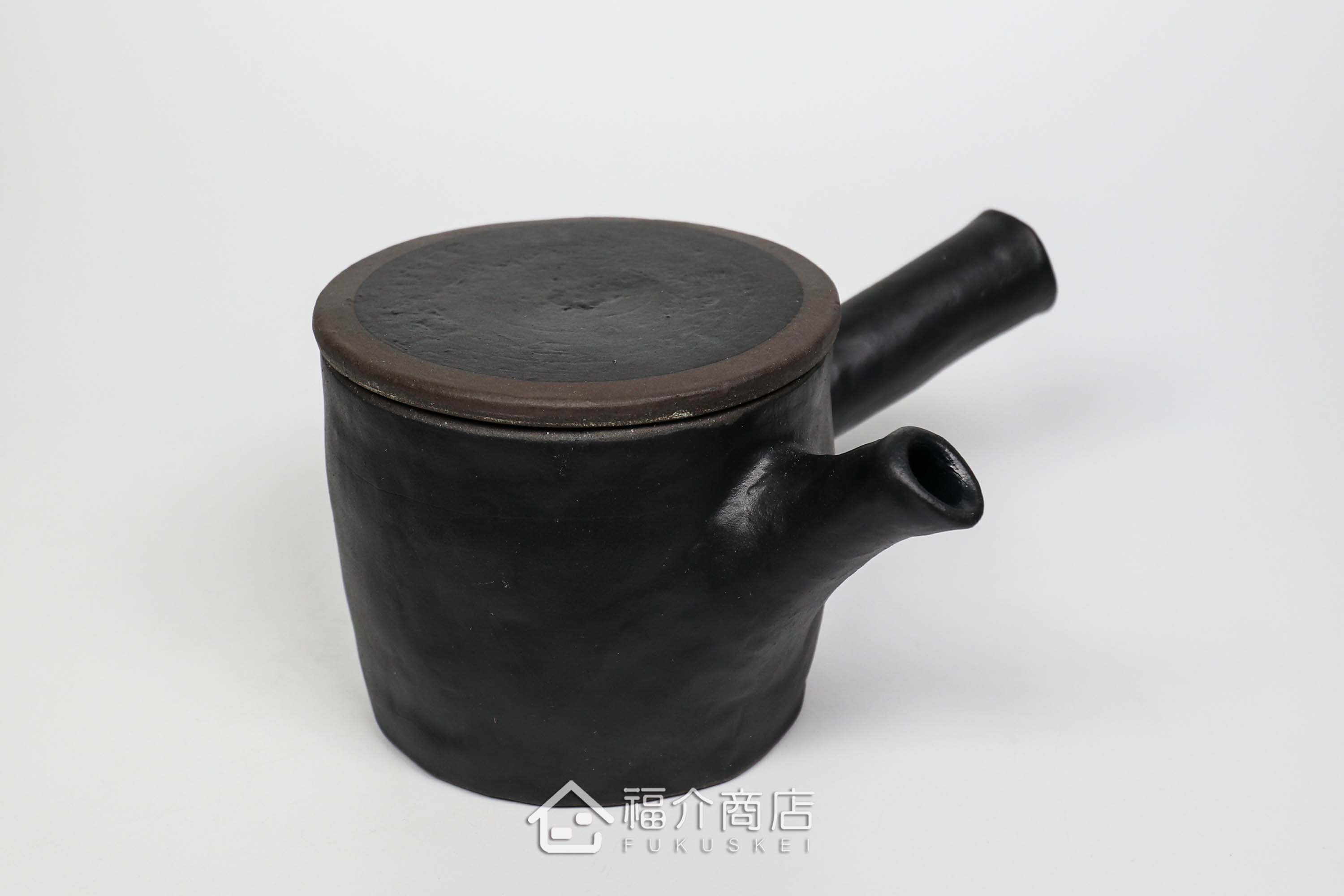 泡茶用的黑色陶茶壺