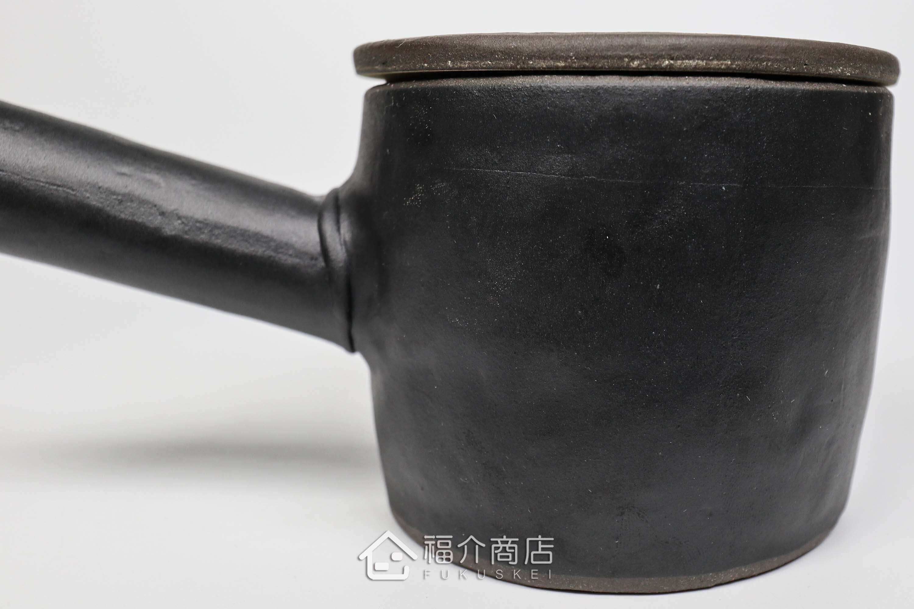 泡茶用的黑色陶茶壺