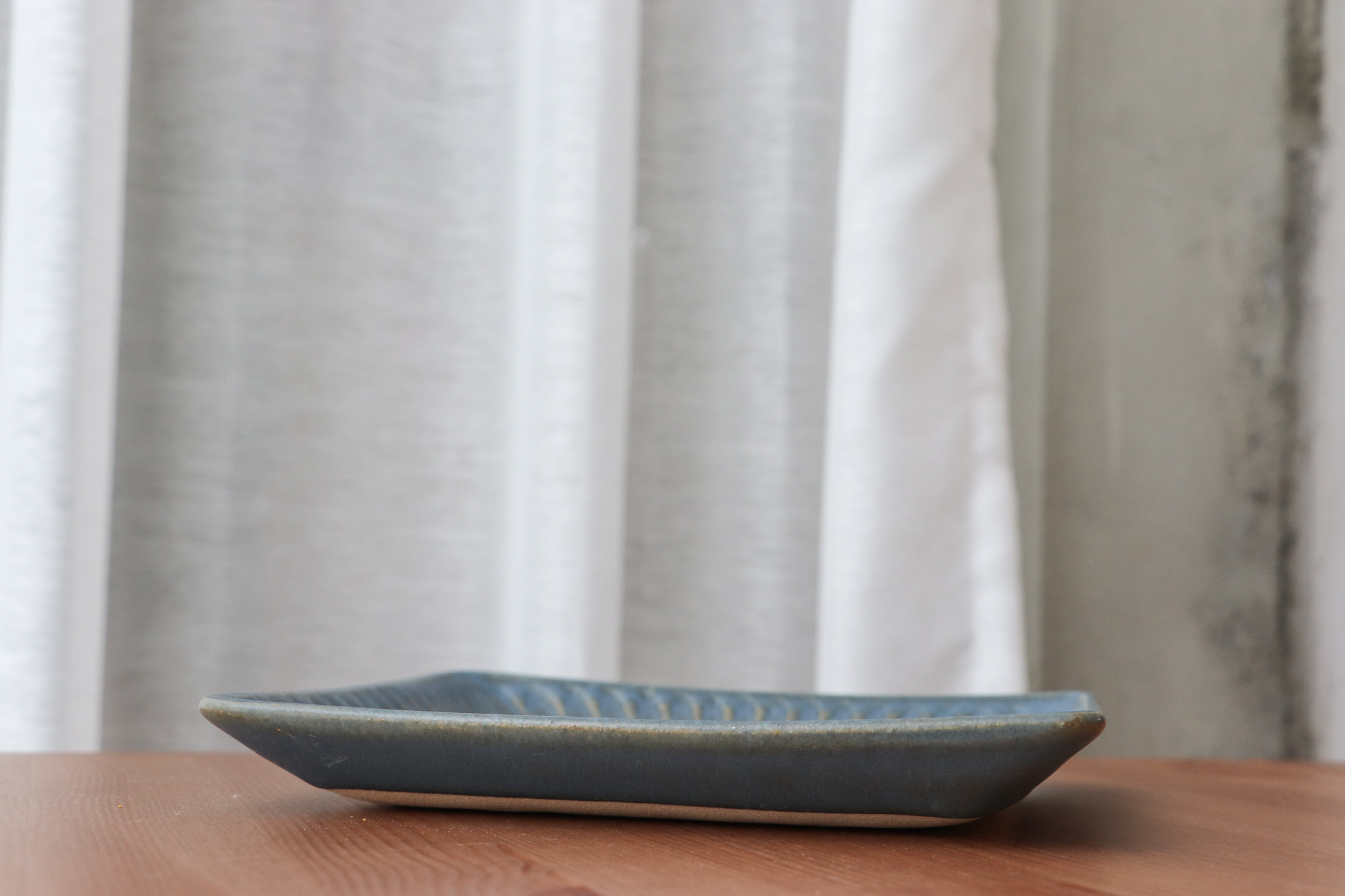 益子燒 青鏽釉 刻紋角皿