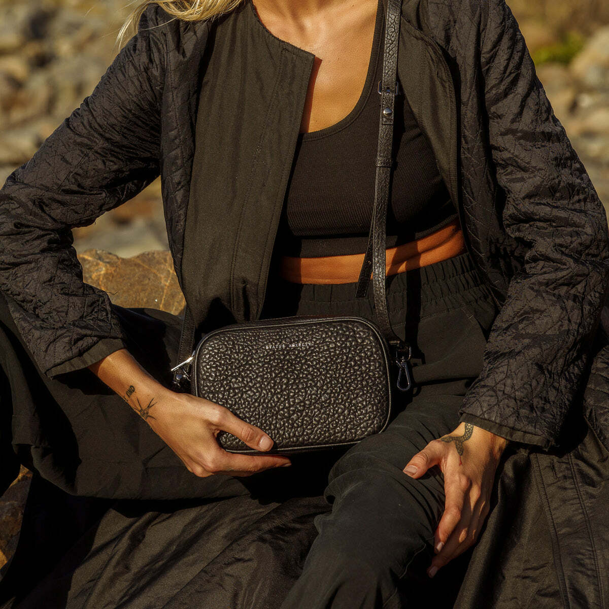 PLUNDER 側背包 /  黒色荔枝紋