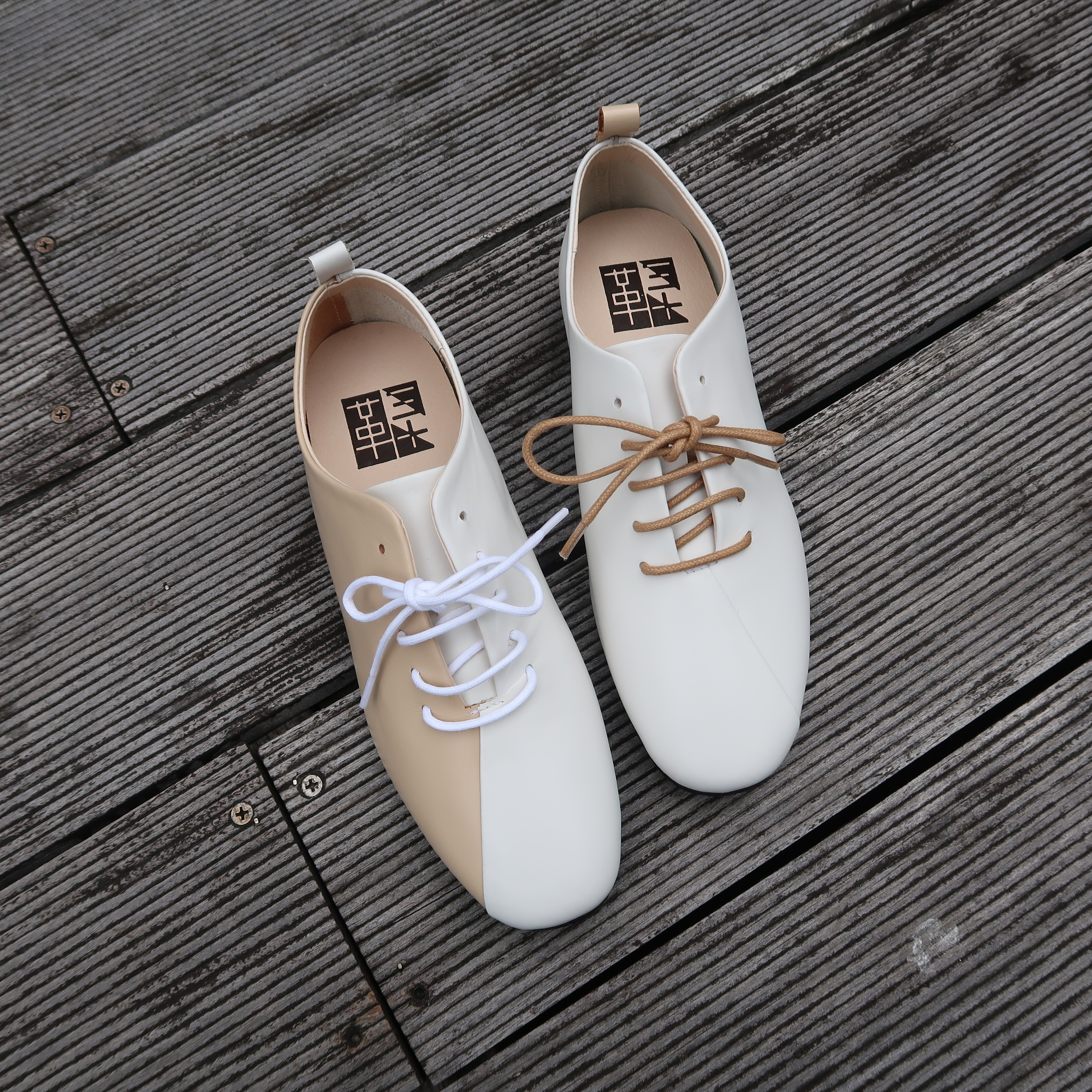 【輕履協奏曲】防潑水牛皮輕量撞色小方楦平底綁帶牛津休閒鞋
