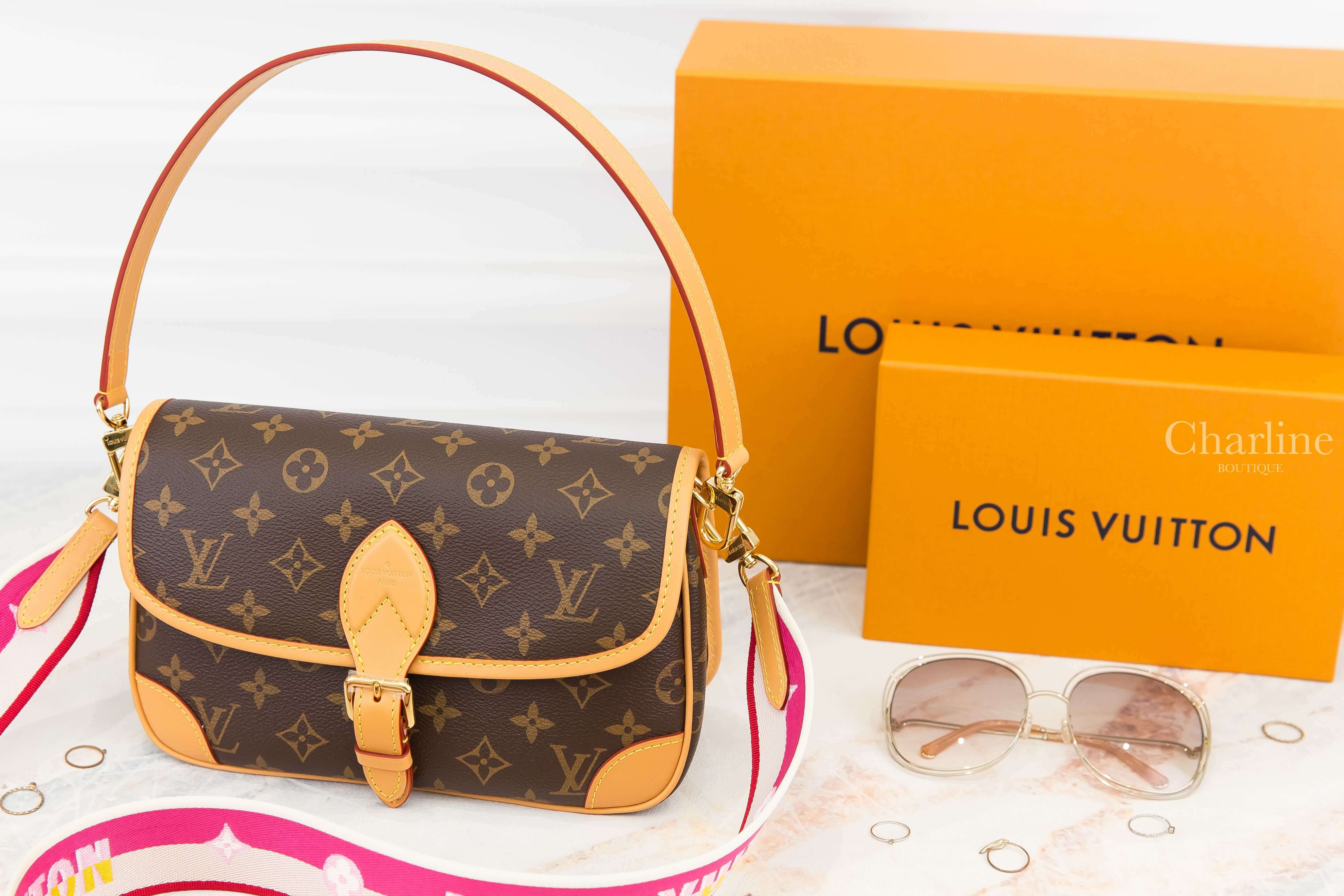 Louis Vuitton Diane 咖啡色老花帆布紫紅色刺繡白滾邊寬背帶小牛皮提把手提肩背包-Charline Boutique 精品代購