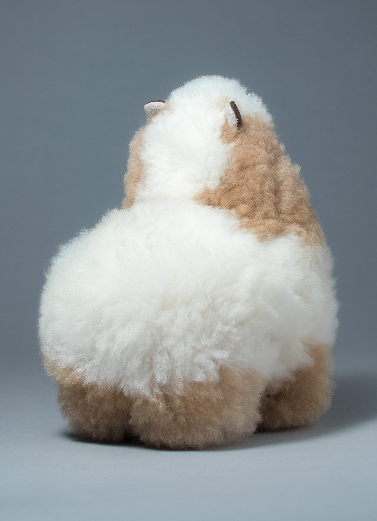 【秘魯國家館】ST.MALO 秘魯工匠手工原生羊駝毛仿真羊駝家飾娃娃32cm-2065UH-舒芙蕾