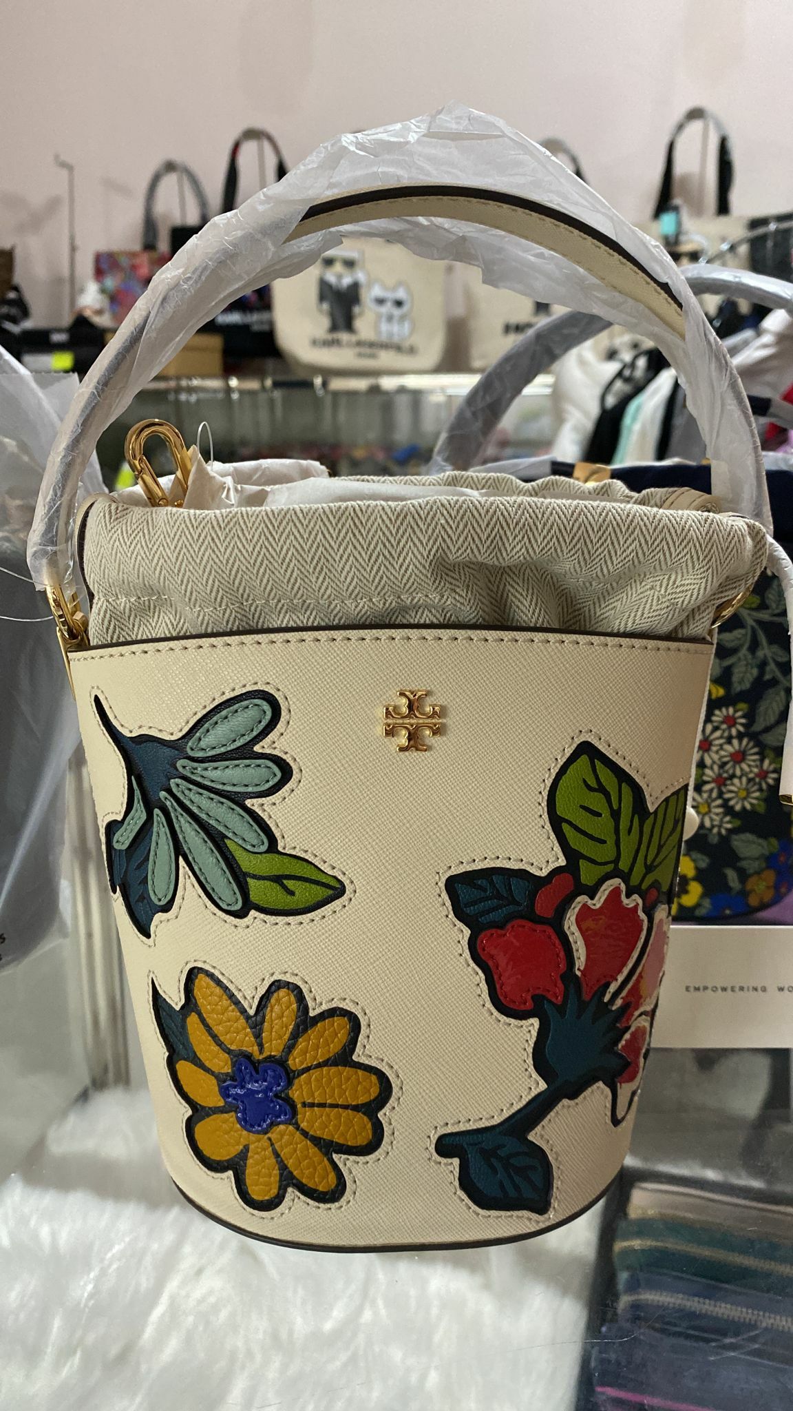 [S] TORY BURCH EMERSON APPLIQUE MINI BUCKET BAG, NEW CREAM MULTI , 86084-121 FINAL SALE (STB65)