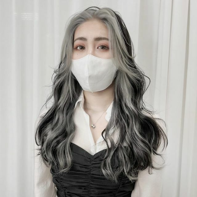 Nemo染髮作品：捲髮加上黑底色與米金色挑染