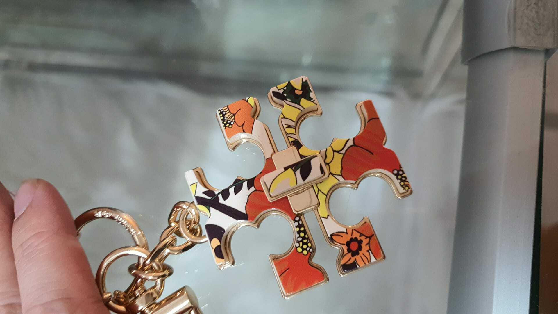 [S] TORY BURCH KIRA PRINTED RESIN KEY FOB, 58169-974 (STB72)