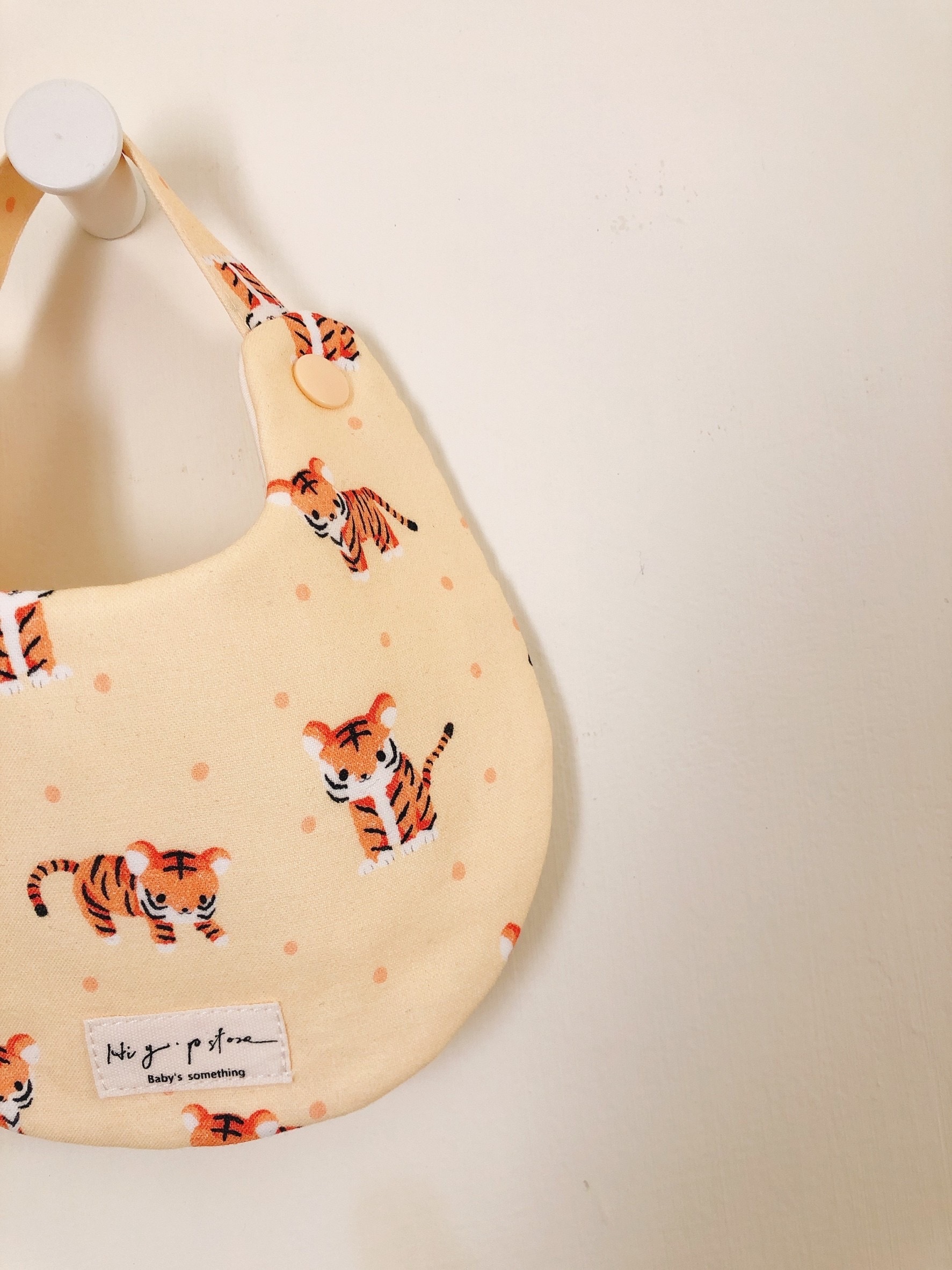 Hi Y.P store-手作圍兜-淘氣小虎