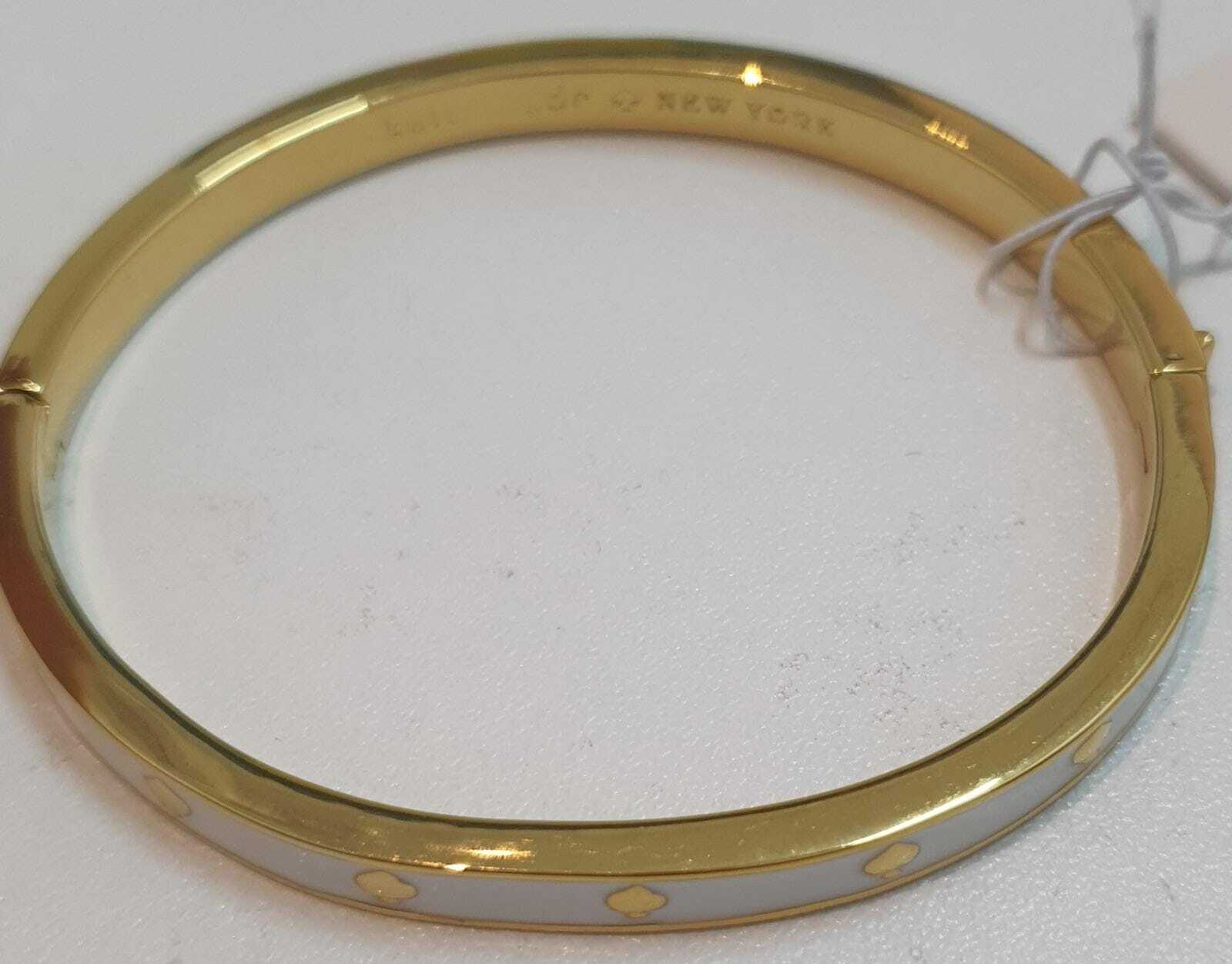 [S] KATE SPADE SPOT THE SPADE BANGLE,WHITE, 98686701625 (SKS94)
