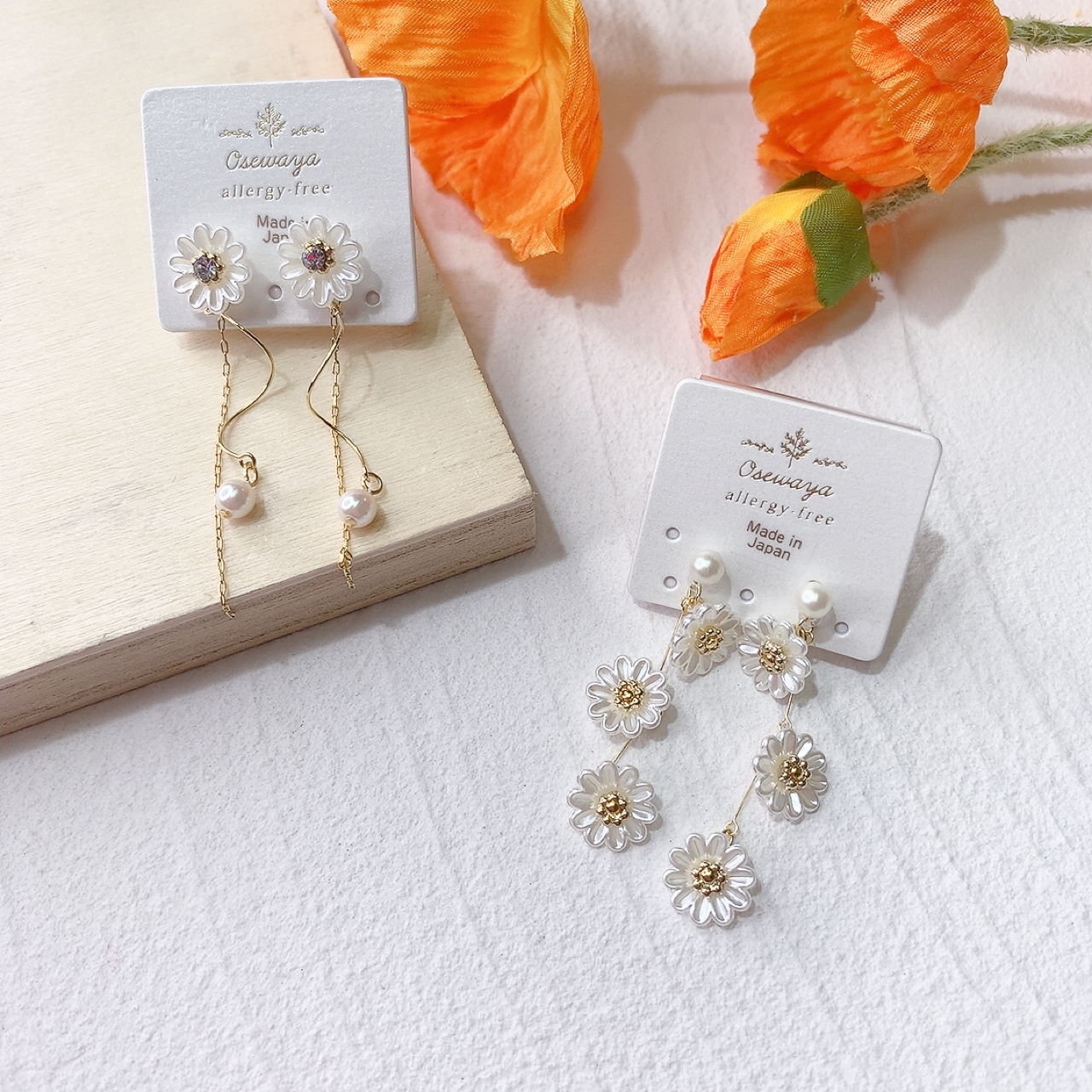 [日本制] 白色菊花樹脂針耳環
