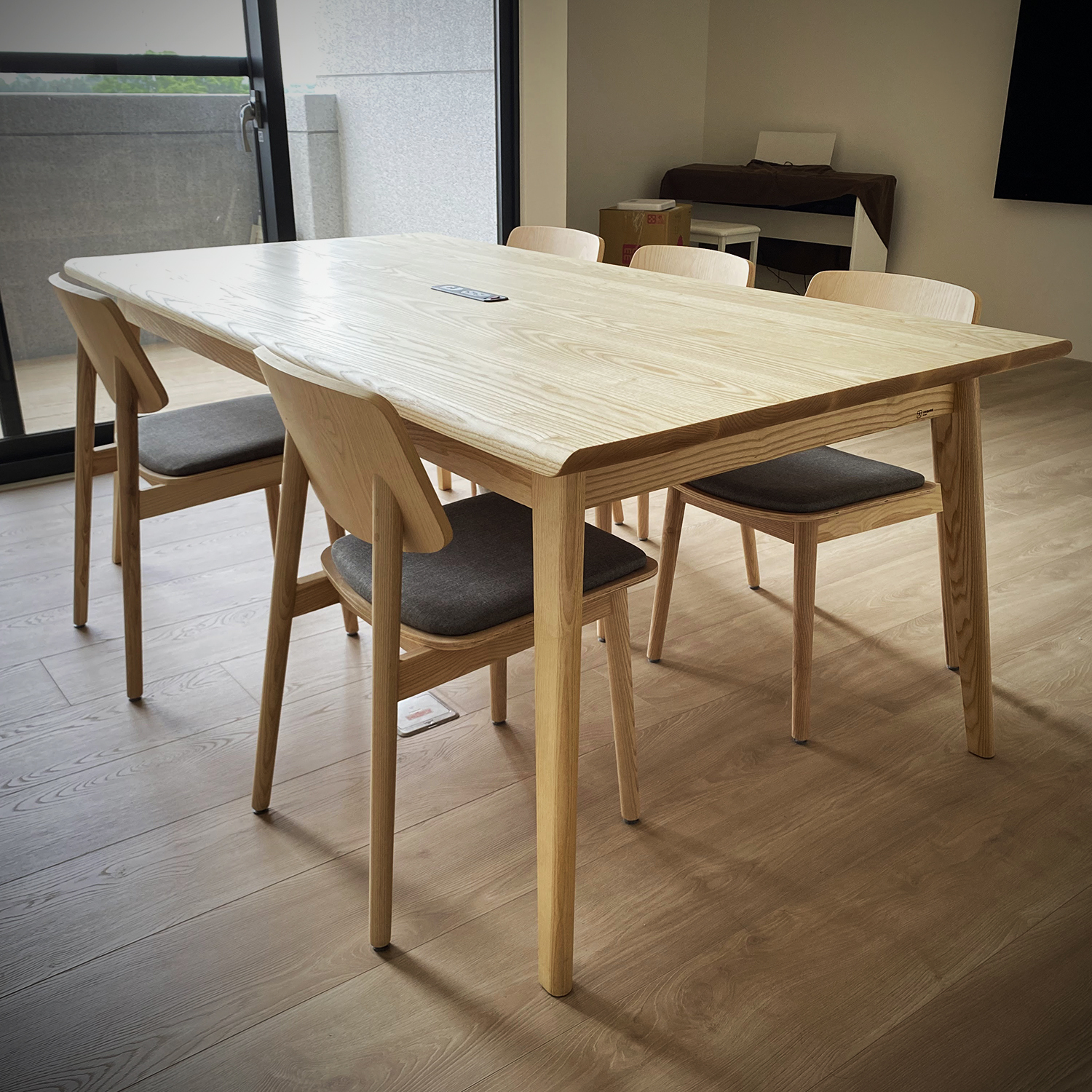 浮日-梣木全實木懸浮餐桌|可訂製