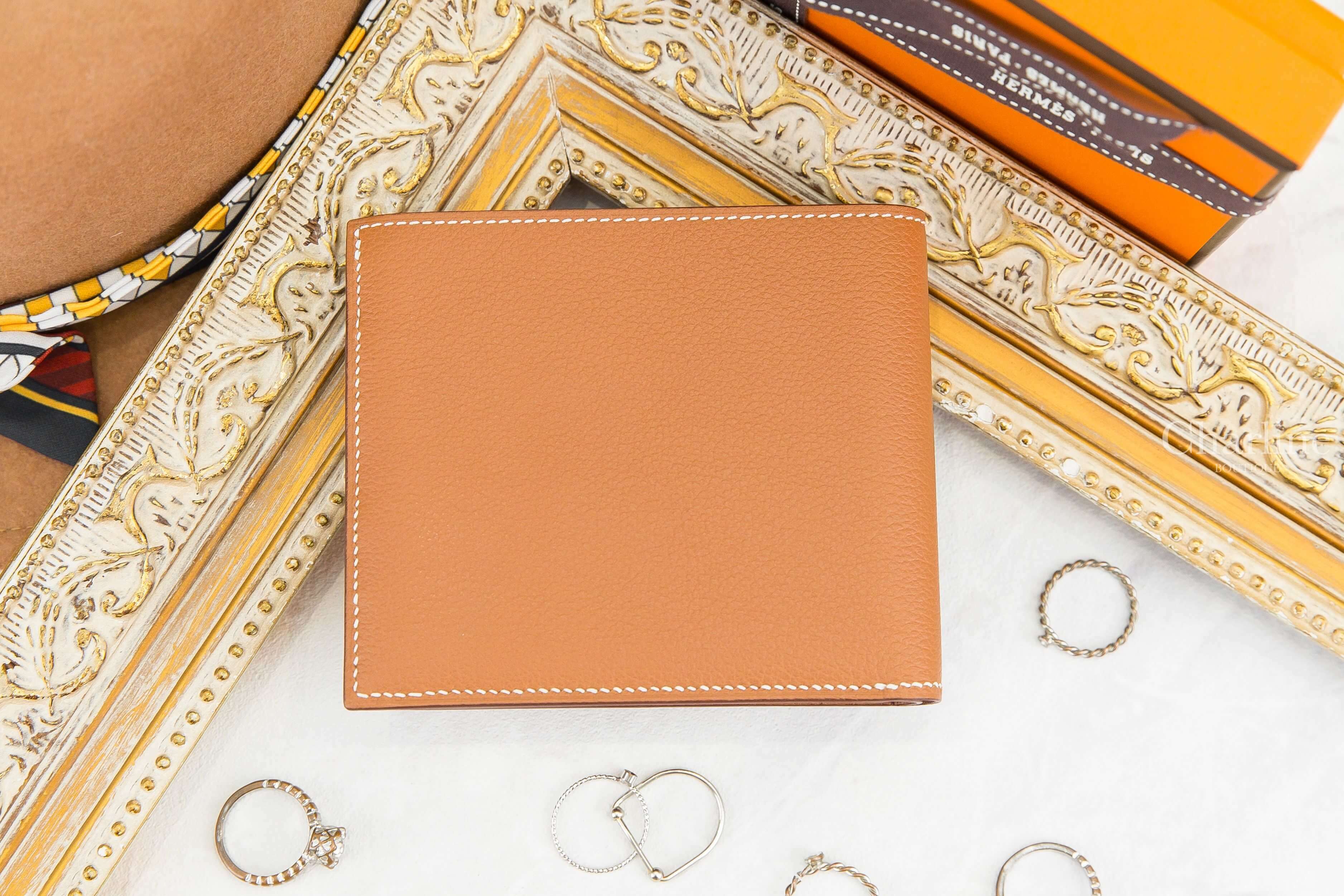 Hermès MC² Copernic Wallet Z刻焦糖色短夾-Charline Boutique 精品代購