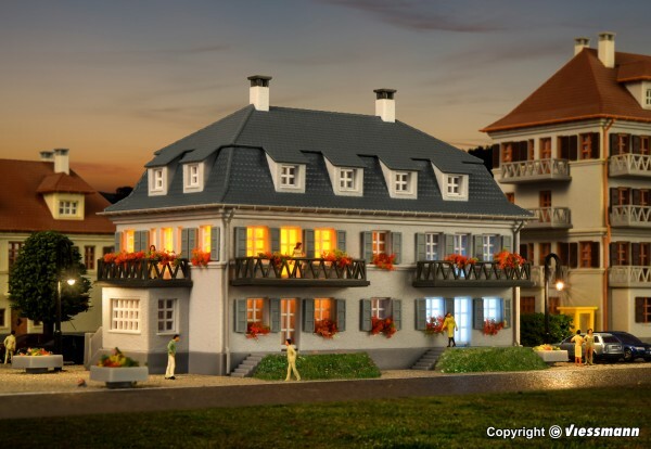 Kibri 37169 N scale Town house with balconies and terrace