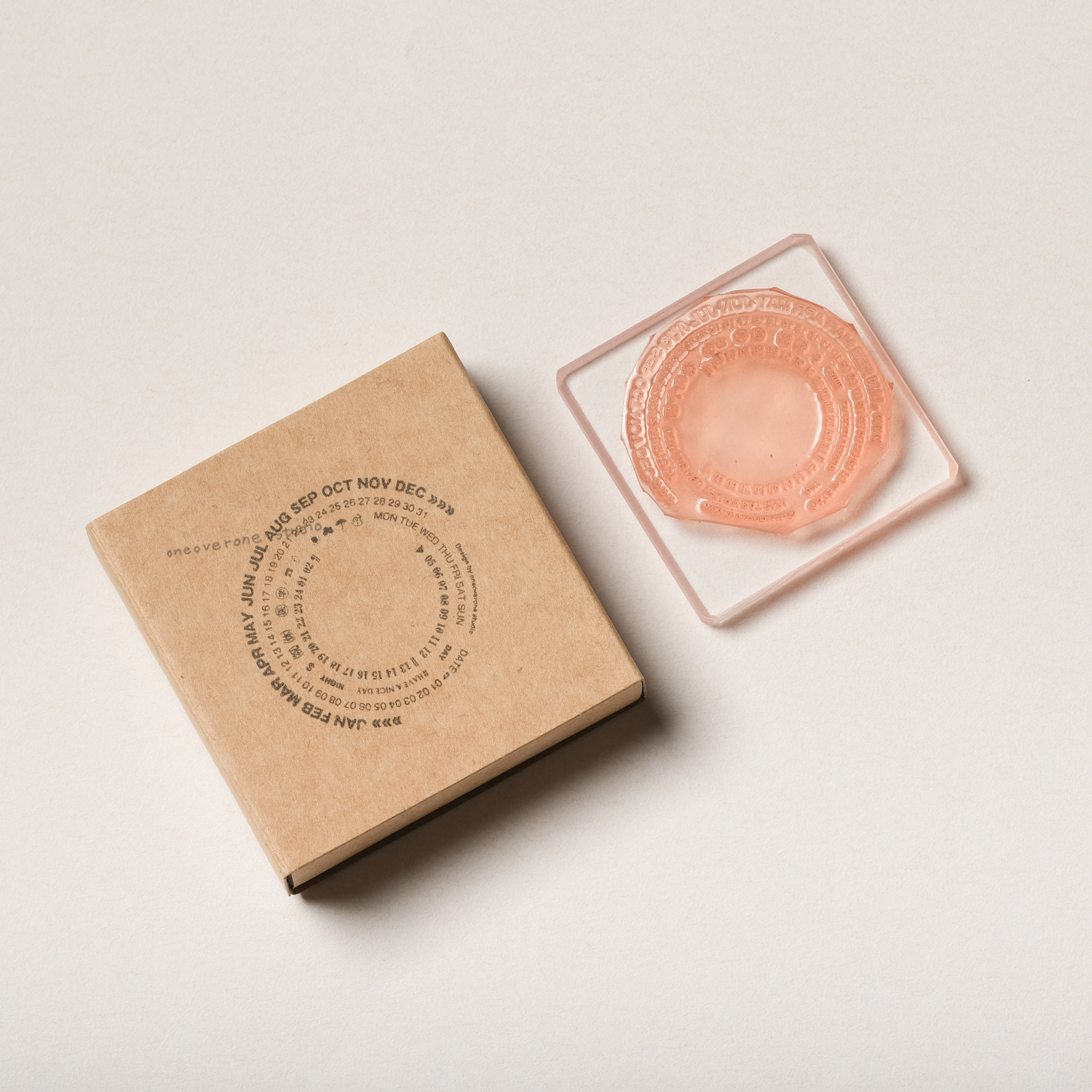 圓形字符日付膠版印章/一分之一工作室/臺灣