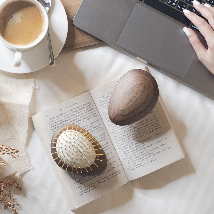 Uffy 無非研製所】無非マッサージコーム－ウォールナット（真鍮ピン