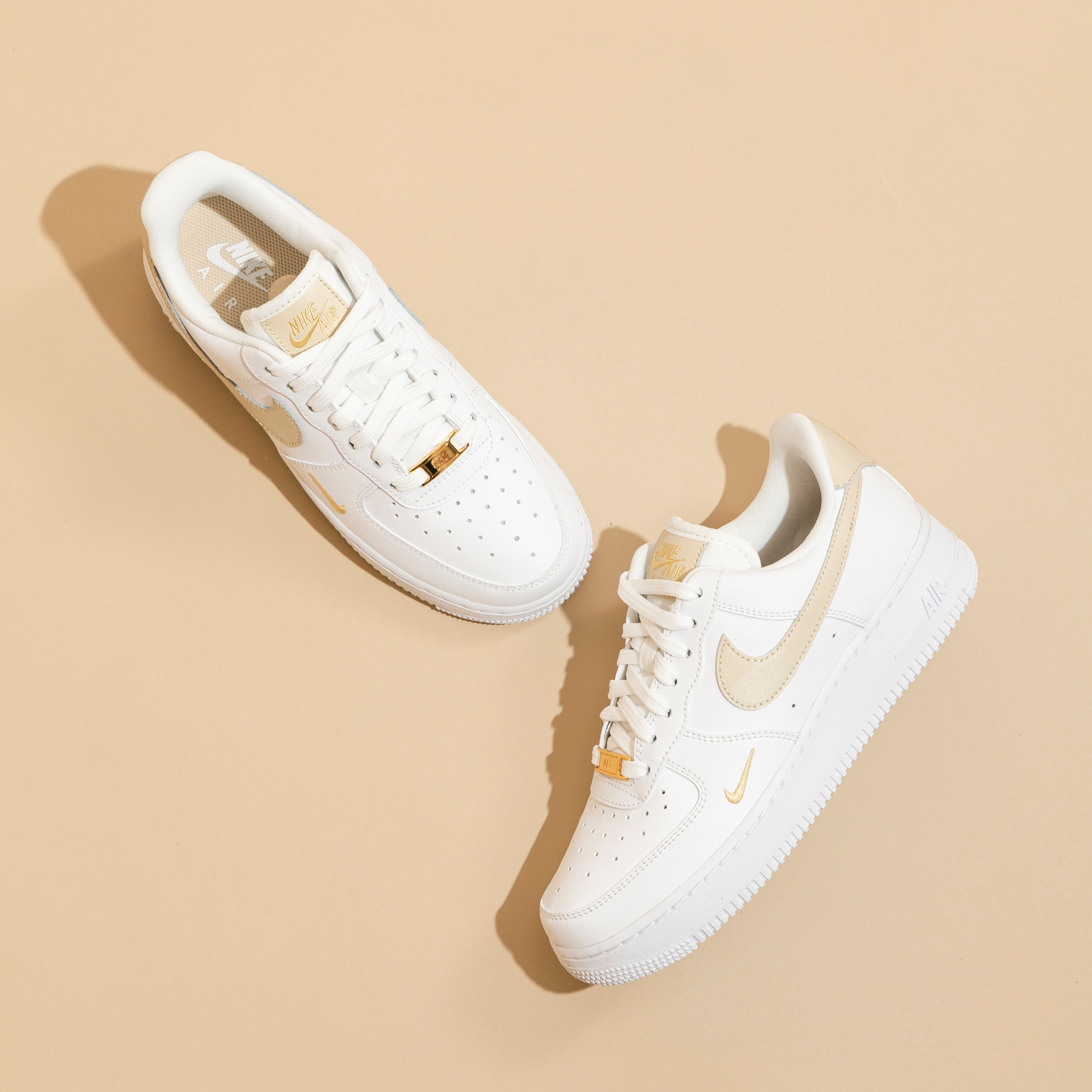 WMNS NIKE AIR FORCE 1 '07 ESS 奶茶色小金勾女鞋-CZ0270 105