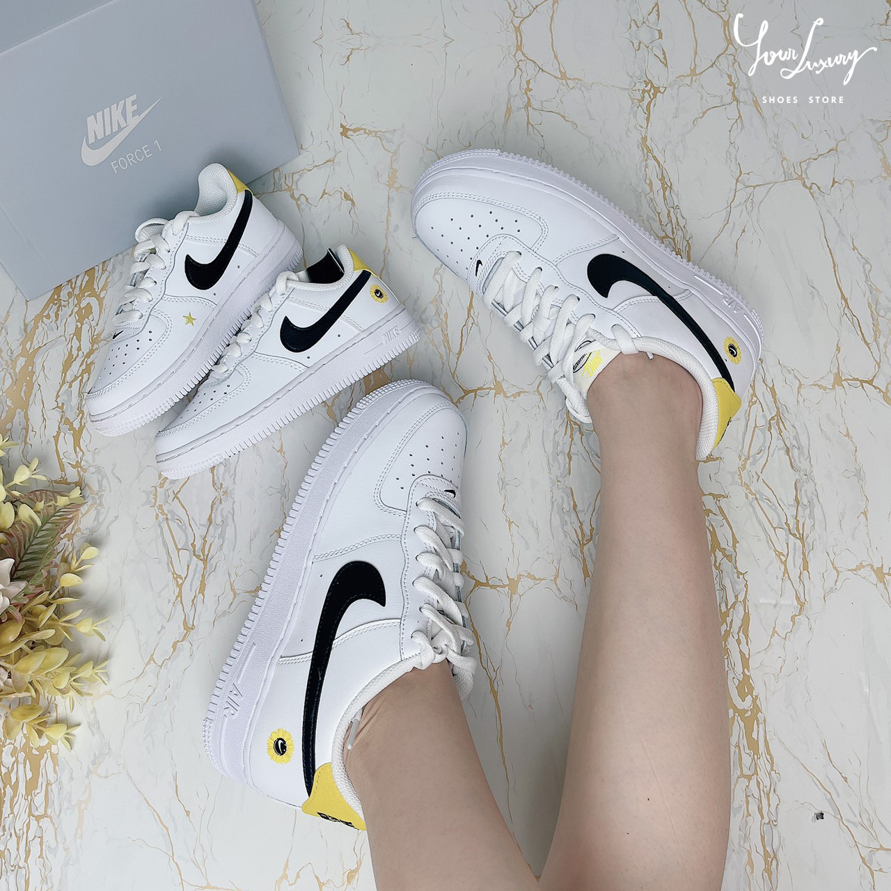 【Luxury】NIKE AIR FORCE 1 AF1 全白黑勾 白黃 小雛菊 小花 低筒 休閒鞋 親子款 小童 中童 大童 男女 DM0118-100
