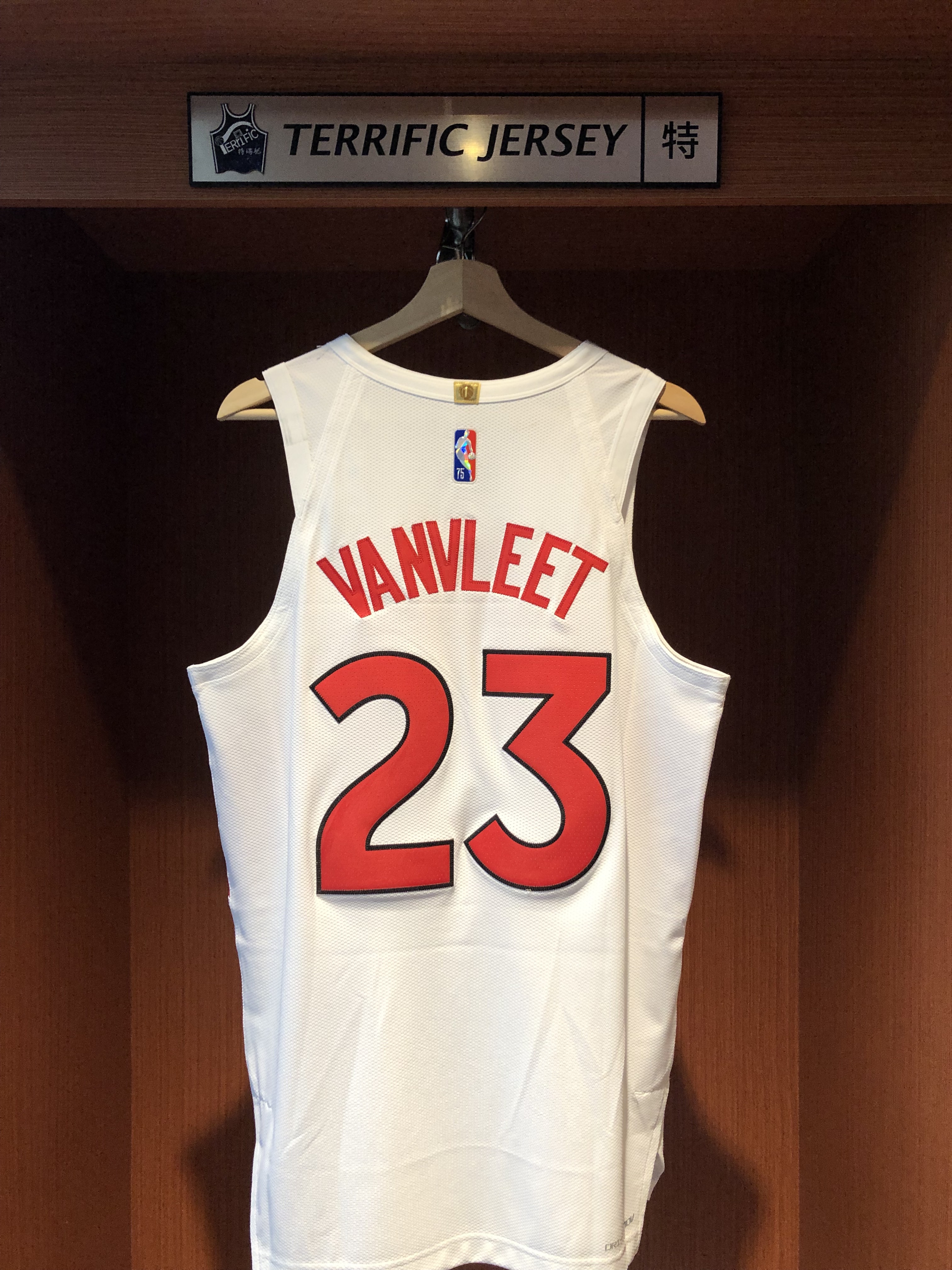 NBA球衣 Fred Vanvleet 多倫多暴龍白 75周年 鑽石標 Association Nike Authentic 球員版 電繡 含贊助商標 全新