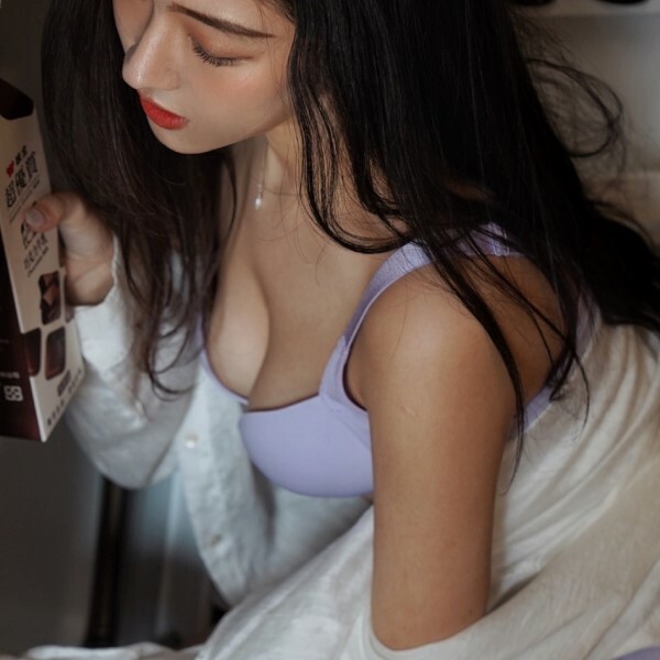 水壩內衣。舒適成癮。云推薦-無痕無鋼圈內衣 B.C.D.E罩