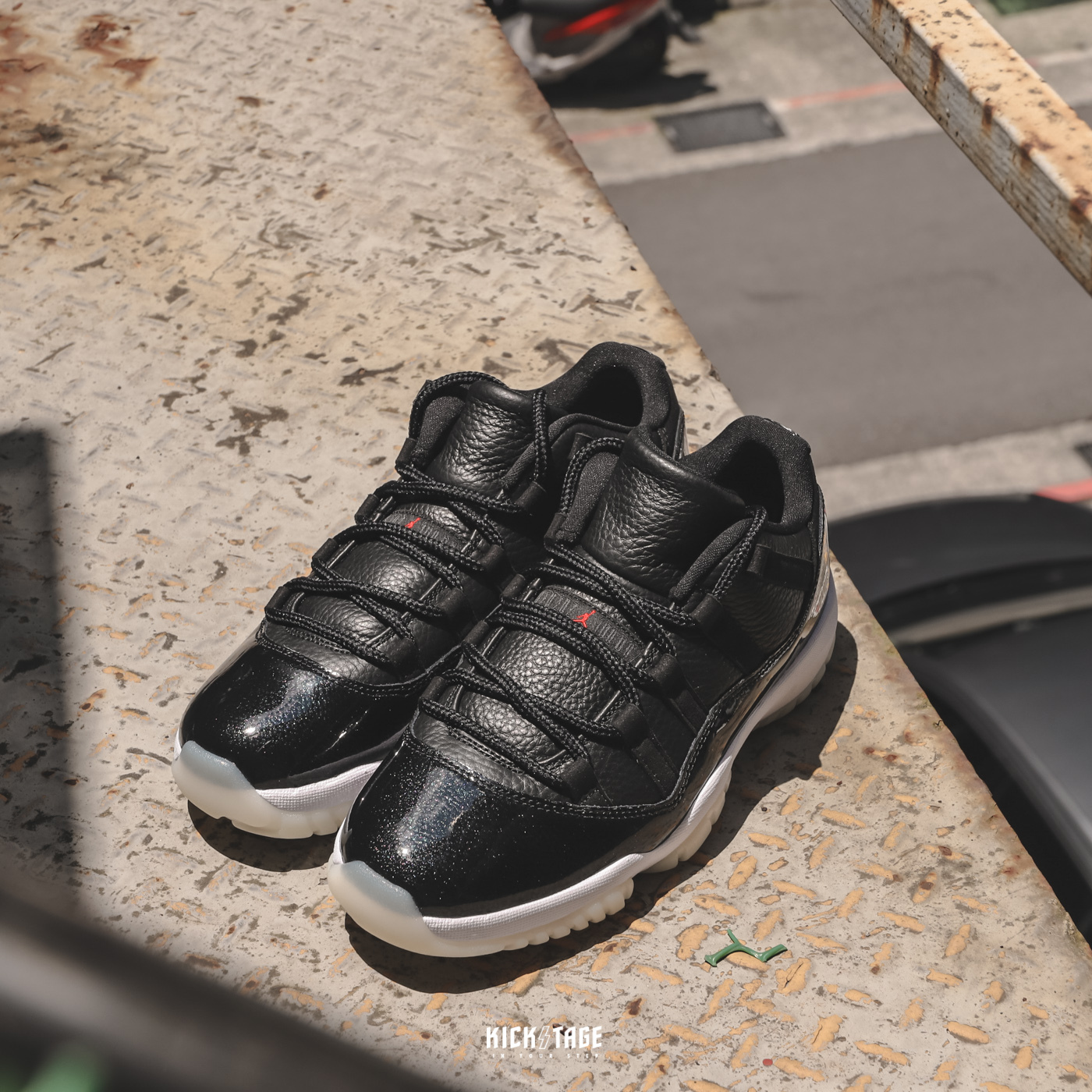 NIKE AIR JORDAN 11 LOW 7210 黑色亮皮低筒籃球鞋【AV2187-001】AJ11