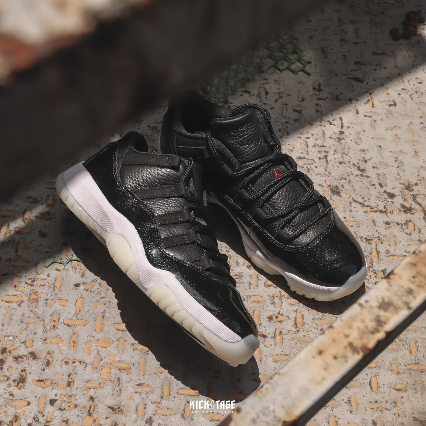 NIKE AIR JORDAN 11 LOW 7210 黑色亮皮低筒籃球鞋【AV2187