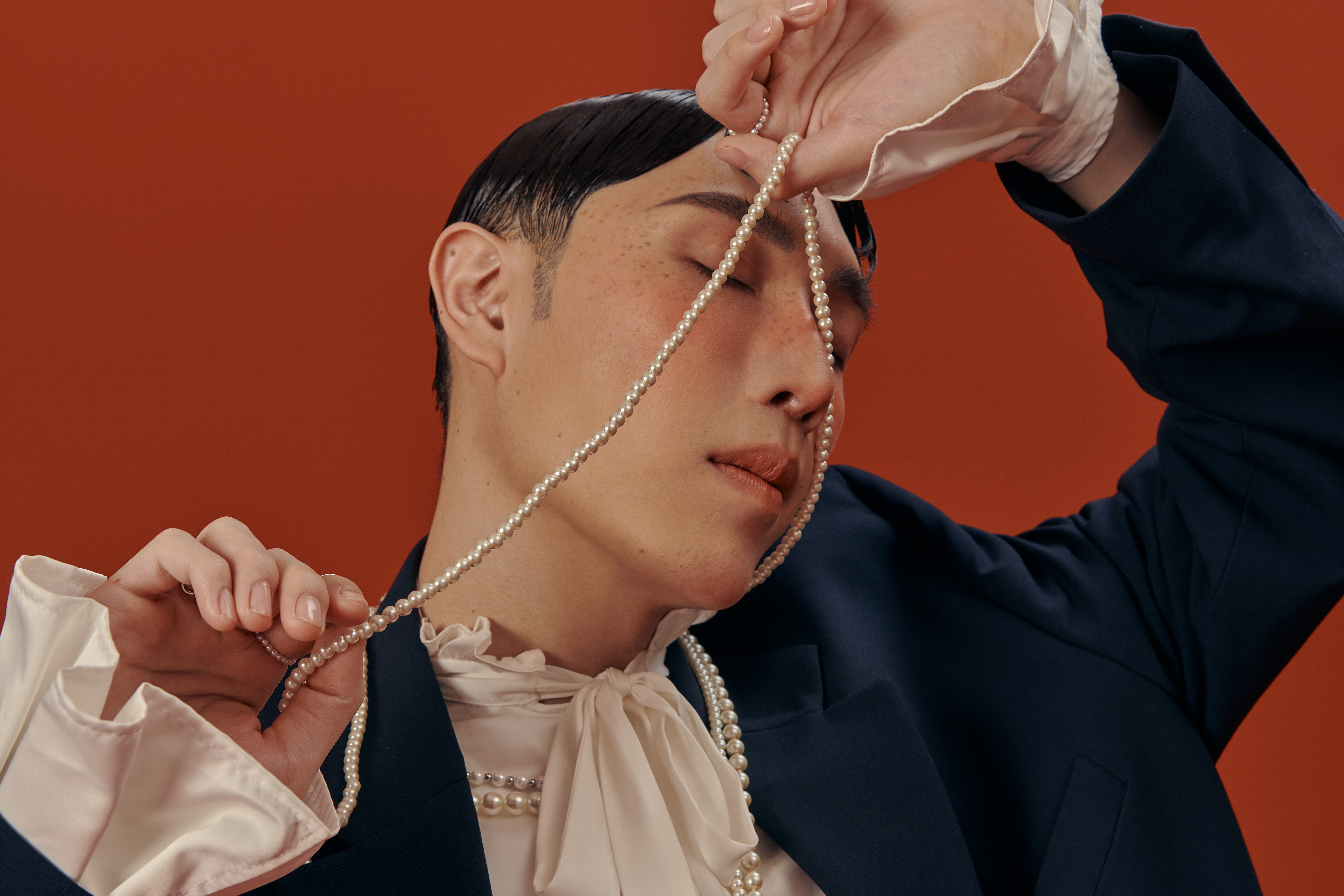 小吳最印象深刻就是這套無性別英倫風穿搭