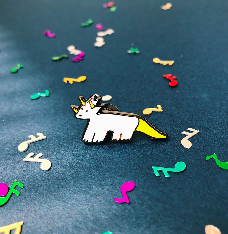 三角龍 金屬徽章｜馬卡龍腳趾