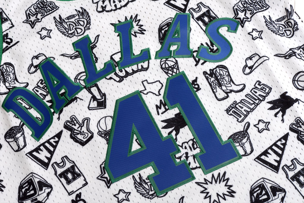 Mitchell & Ness 達拉斯獨行俠隊 Dirk Nowitzki Doodle Swingman 球衣