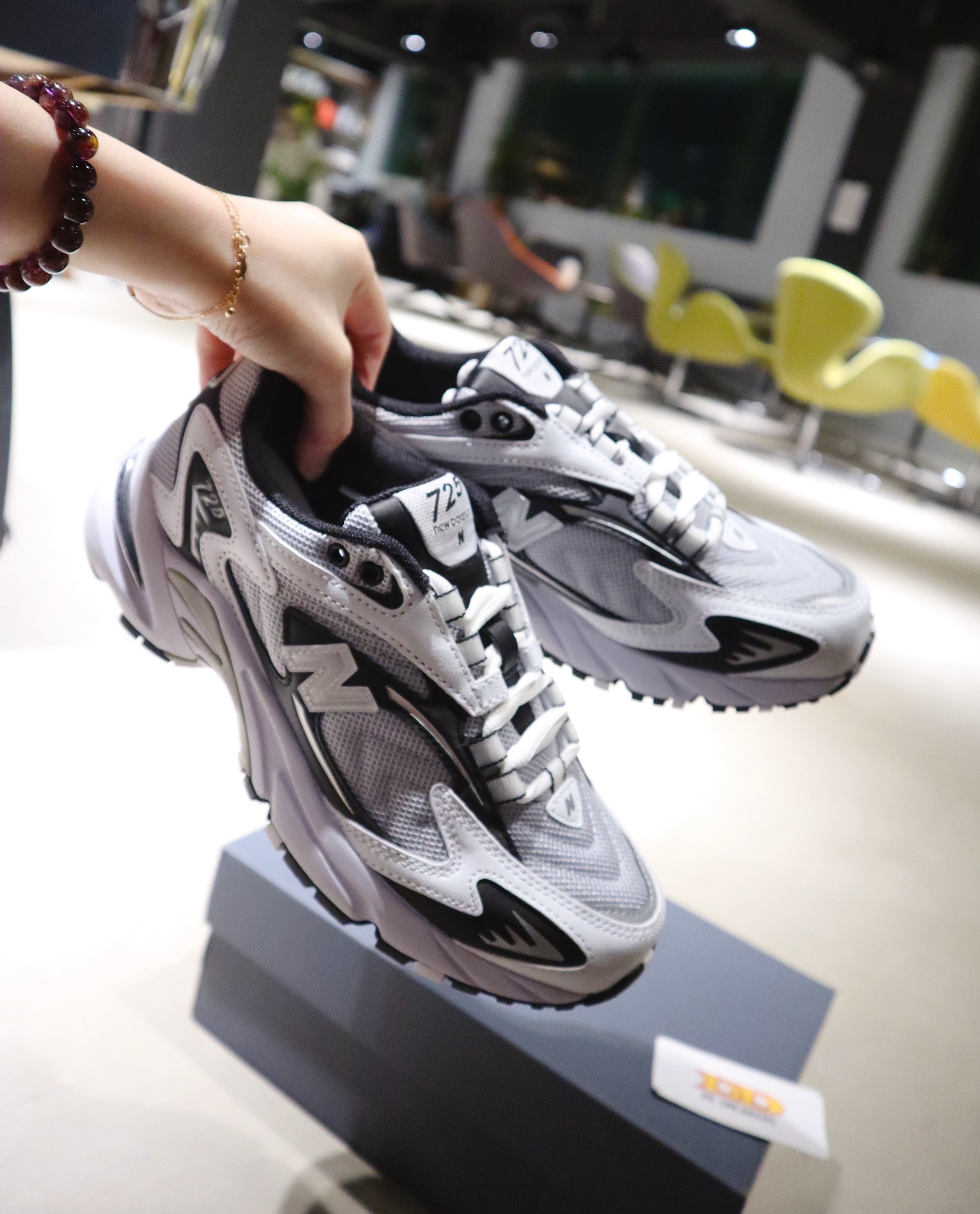 new-balance-725