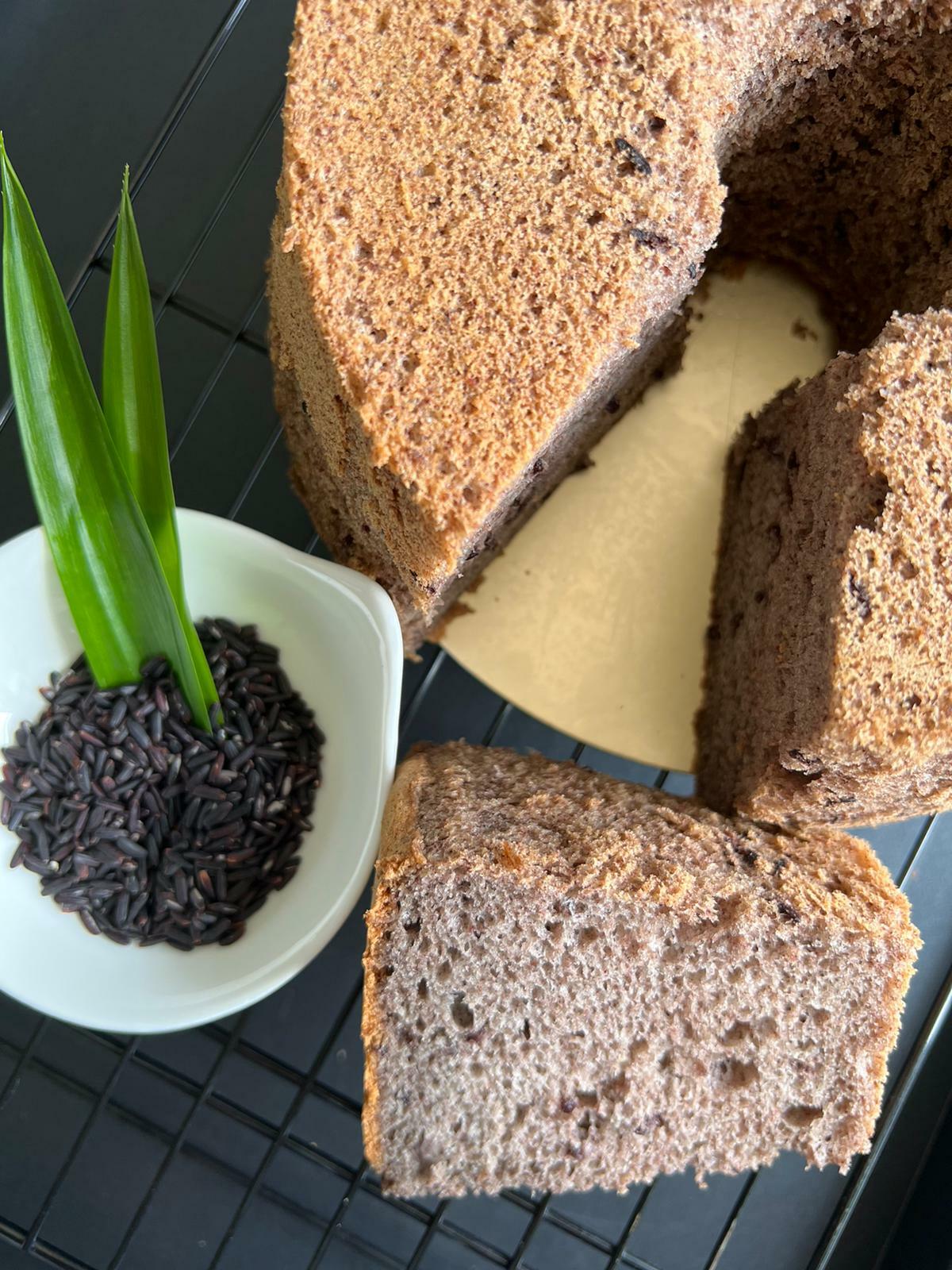 Vic Ellie 黑糯米戚風蛋糕 (8吋) [5月限定]