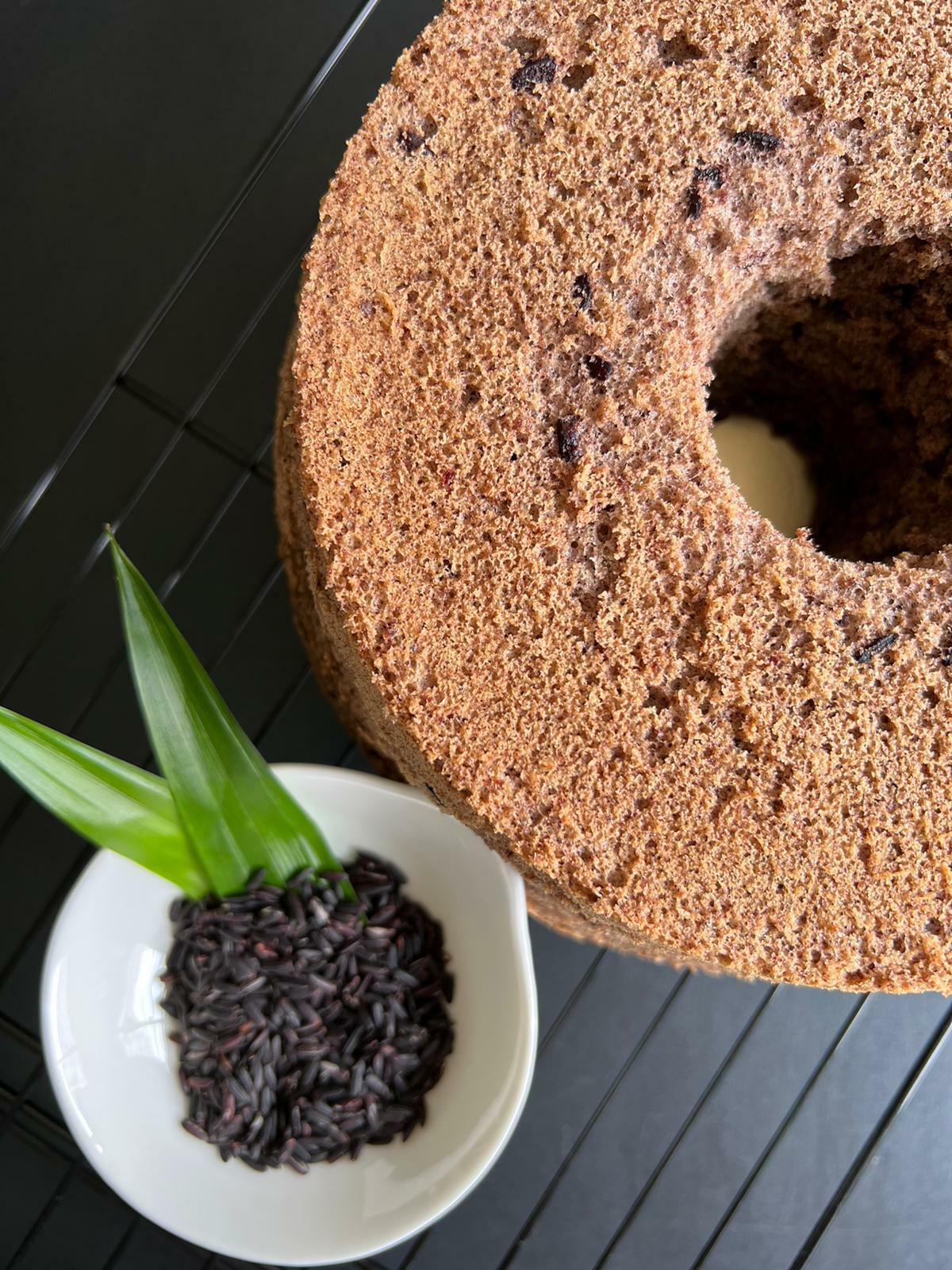 Vic Ellie 黑糯米戚風蛋糕 (8吋) [5月限定]