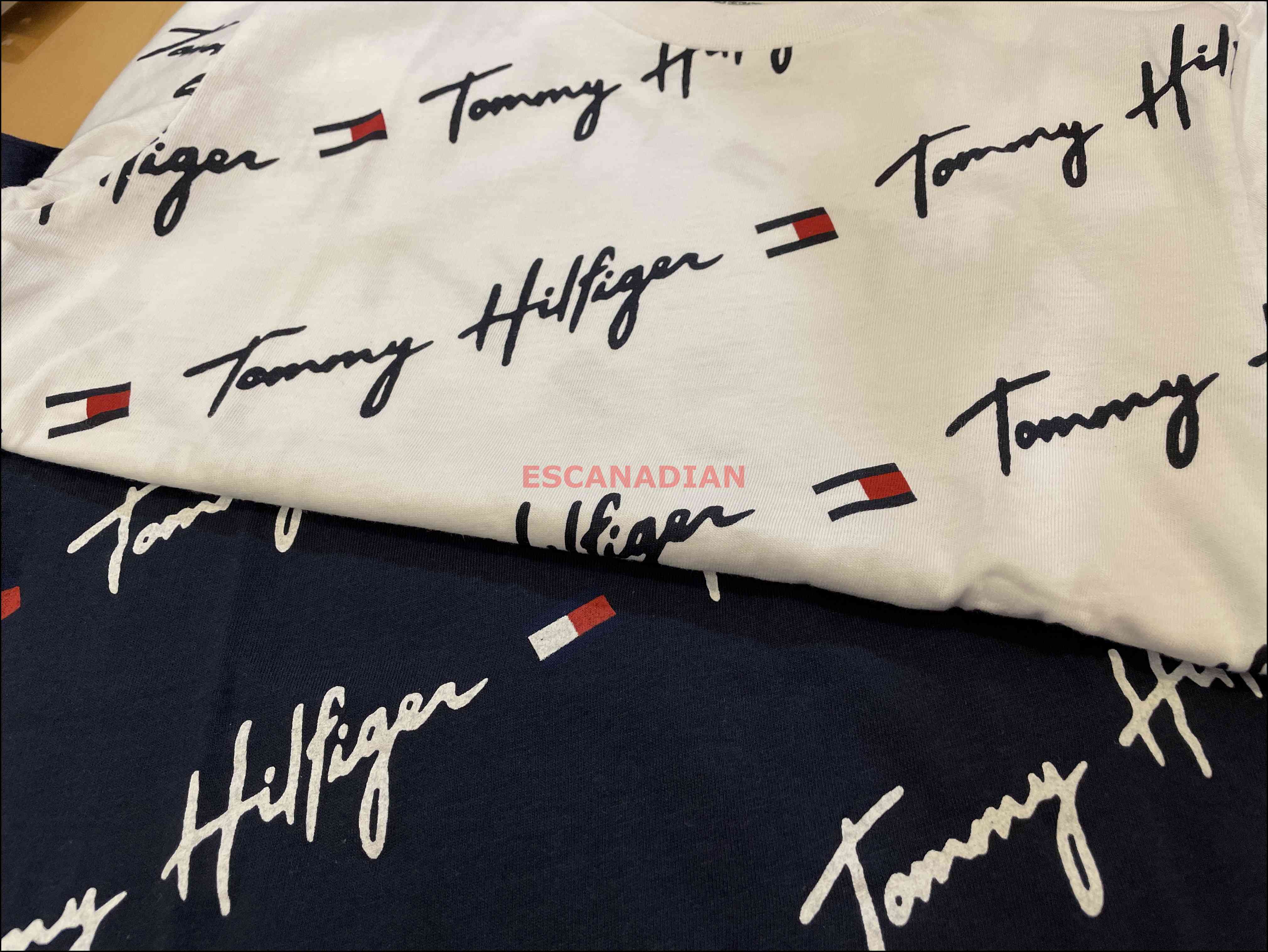 TOMMY 男大童 滿版 草寫字樣 短TEE (2色) (版型偏大)