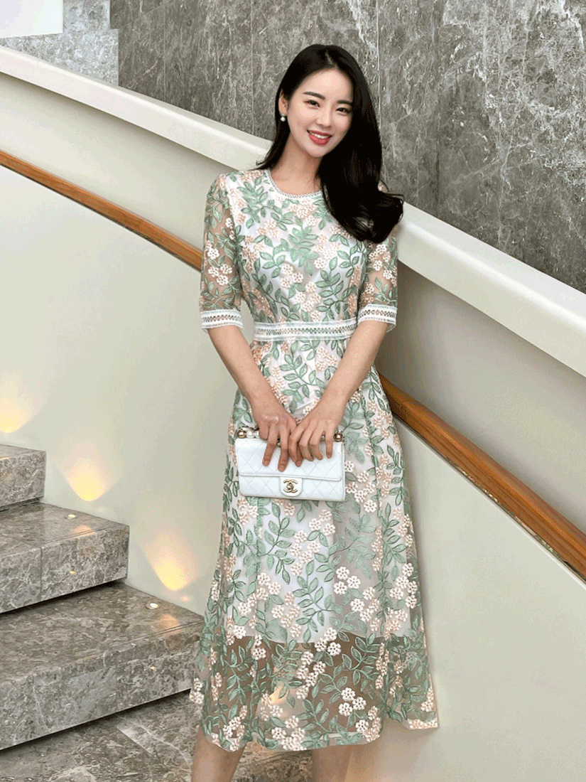 [現貨] 透膚蕾絲雕花洋裝(薄荷色) [ S ]