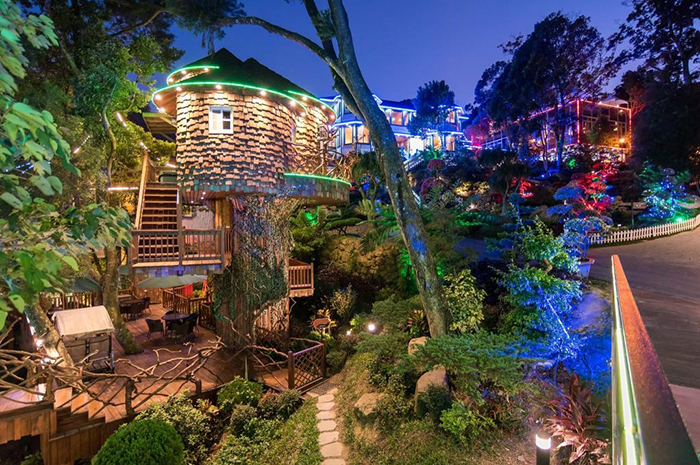 夜晚點燈後的蘇維拉莊園