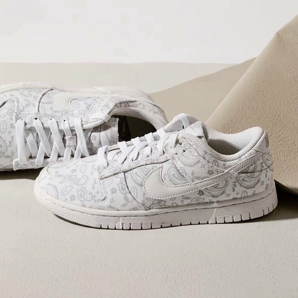 nike dunk white paisley