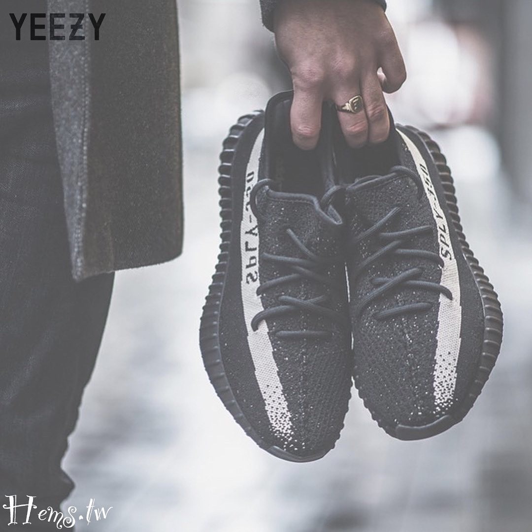 Yeezy 350 clearance v1 oreo