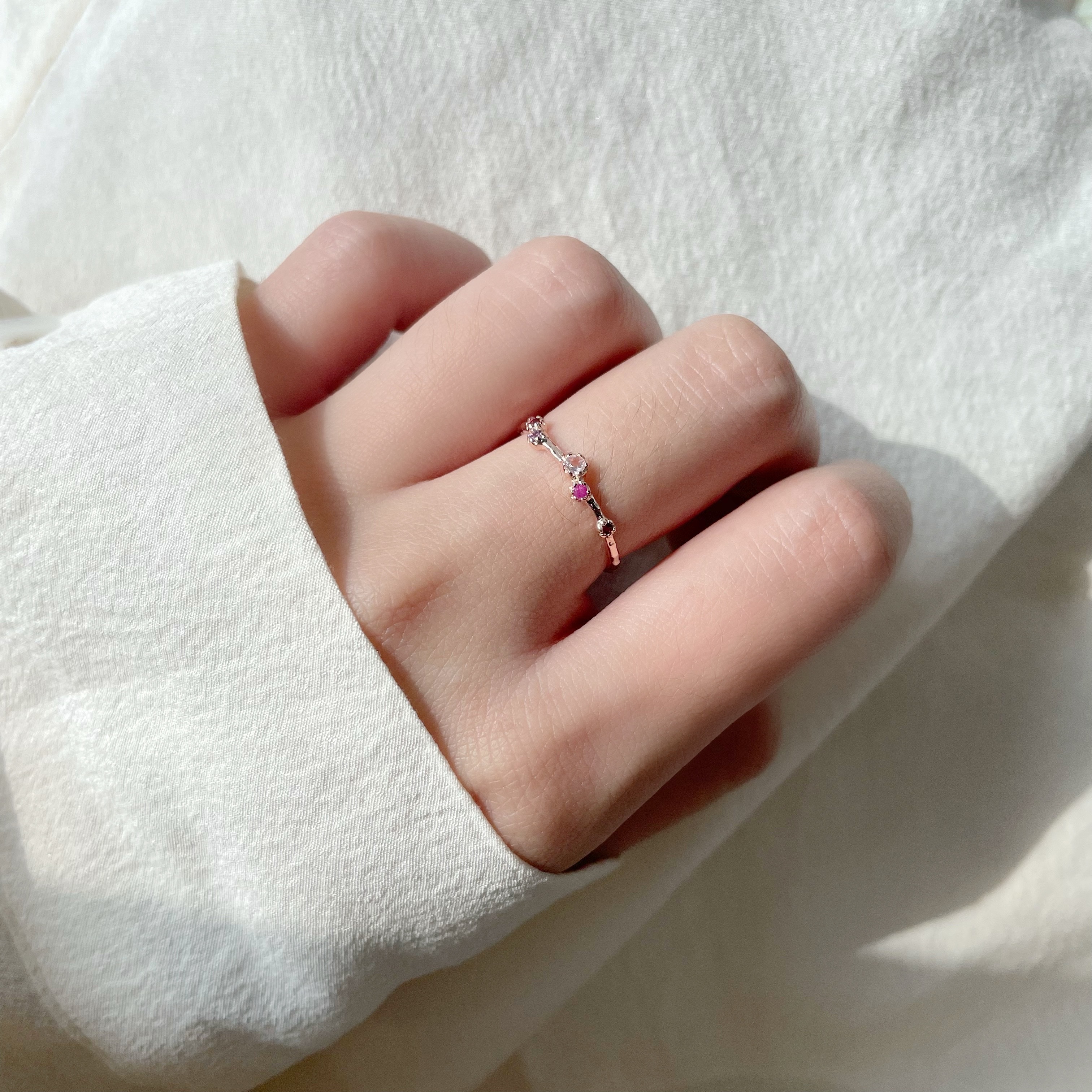 不規則小花紅色寶石戒指