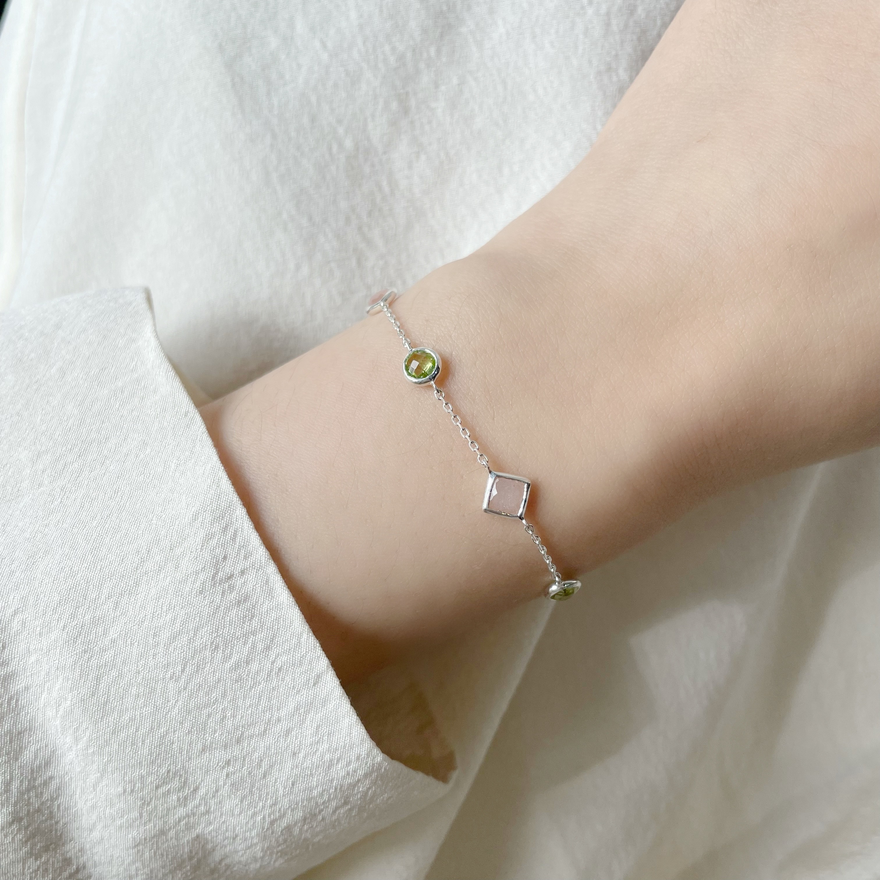 五顆蜜桃橄欖不規則手鏈