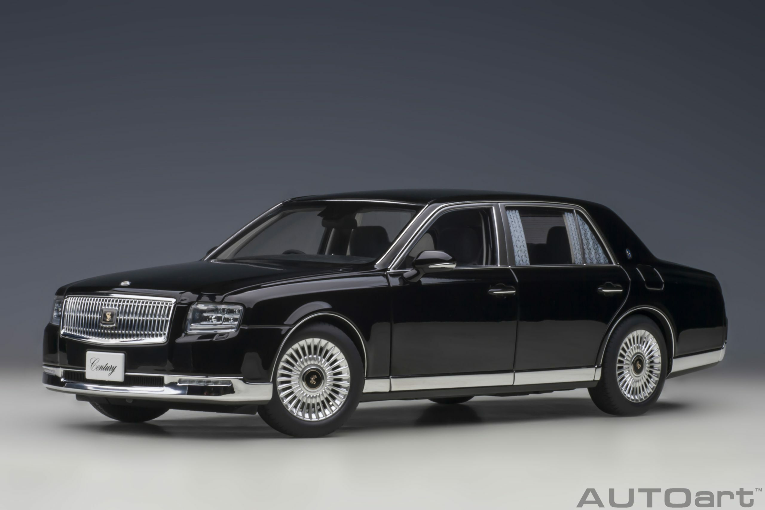 1/18 AUTOART Toyota Century with curtains (Black) (78765)