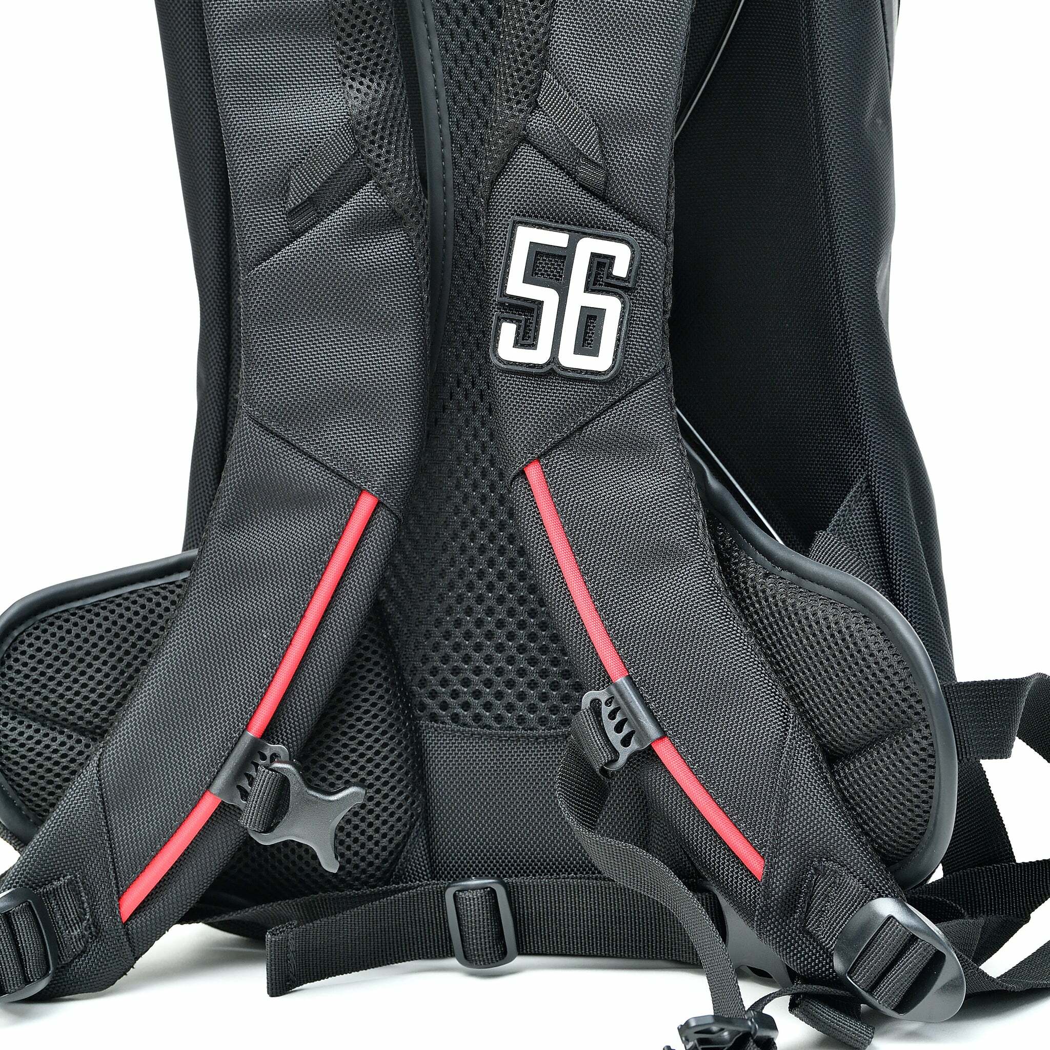 56DESIGN x KUSHITANI AIR THROUGH 後背包，1670D高強度尼龍與透氣背板設計