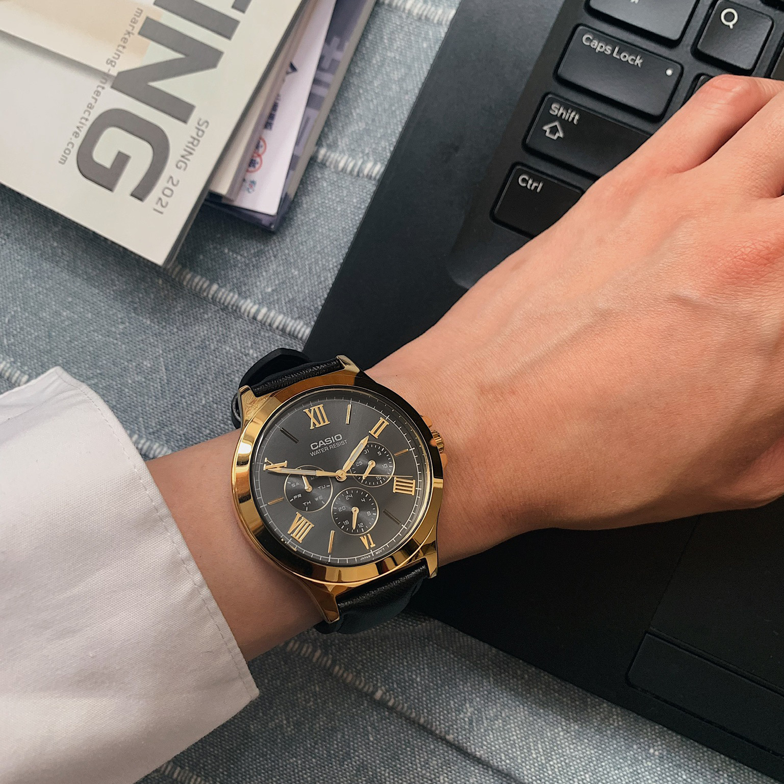 Casio MTP-V300GL-1A 40mm 黑金 皮帶錶